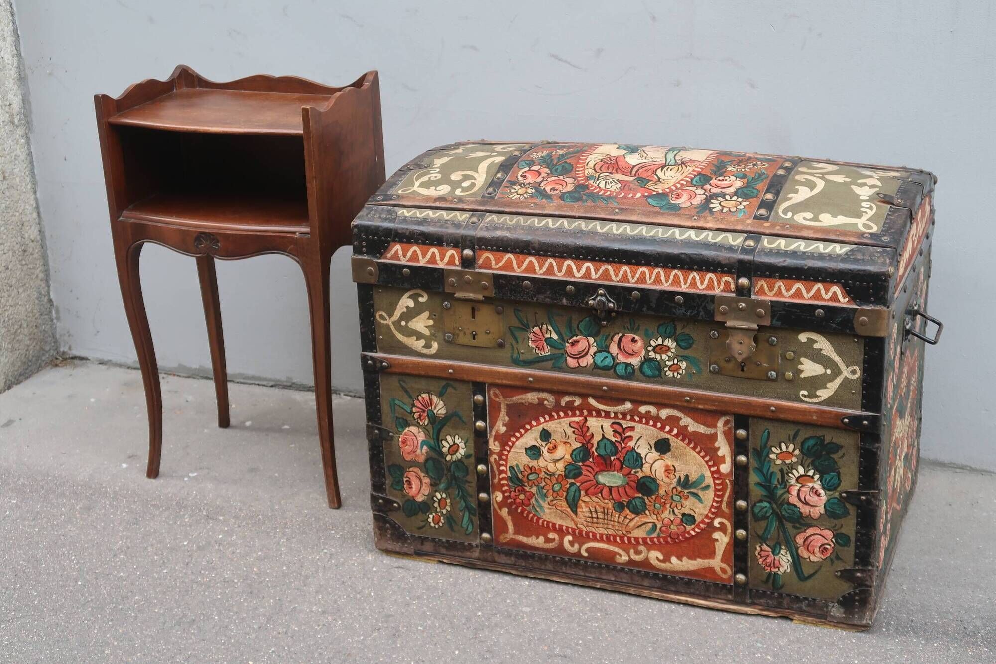 Large French wedding chest from the early 20th century.