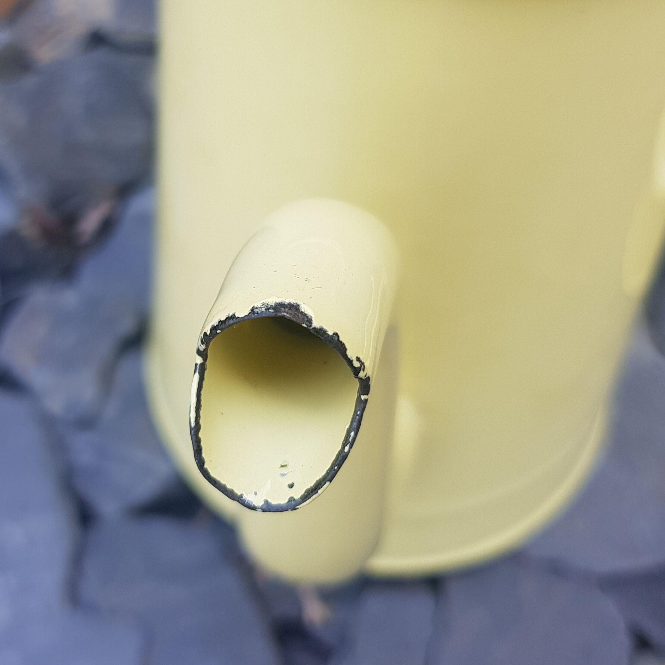 Cafetière en tôle émaillée jaune