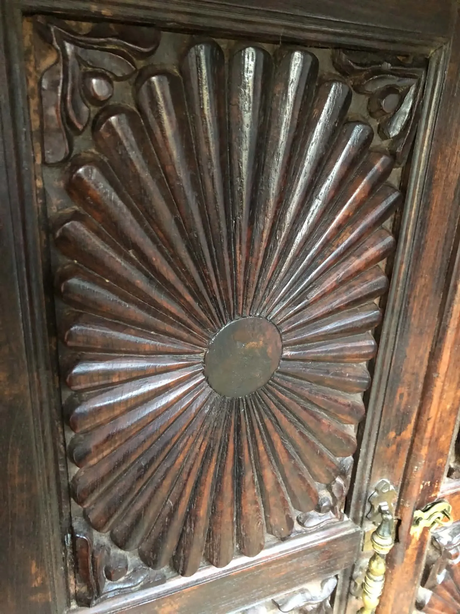 Armoire du Rajasthan teck sculpté