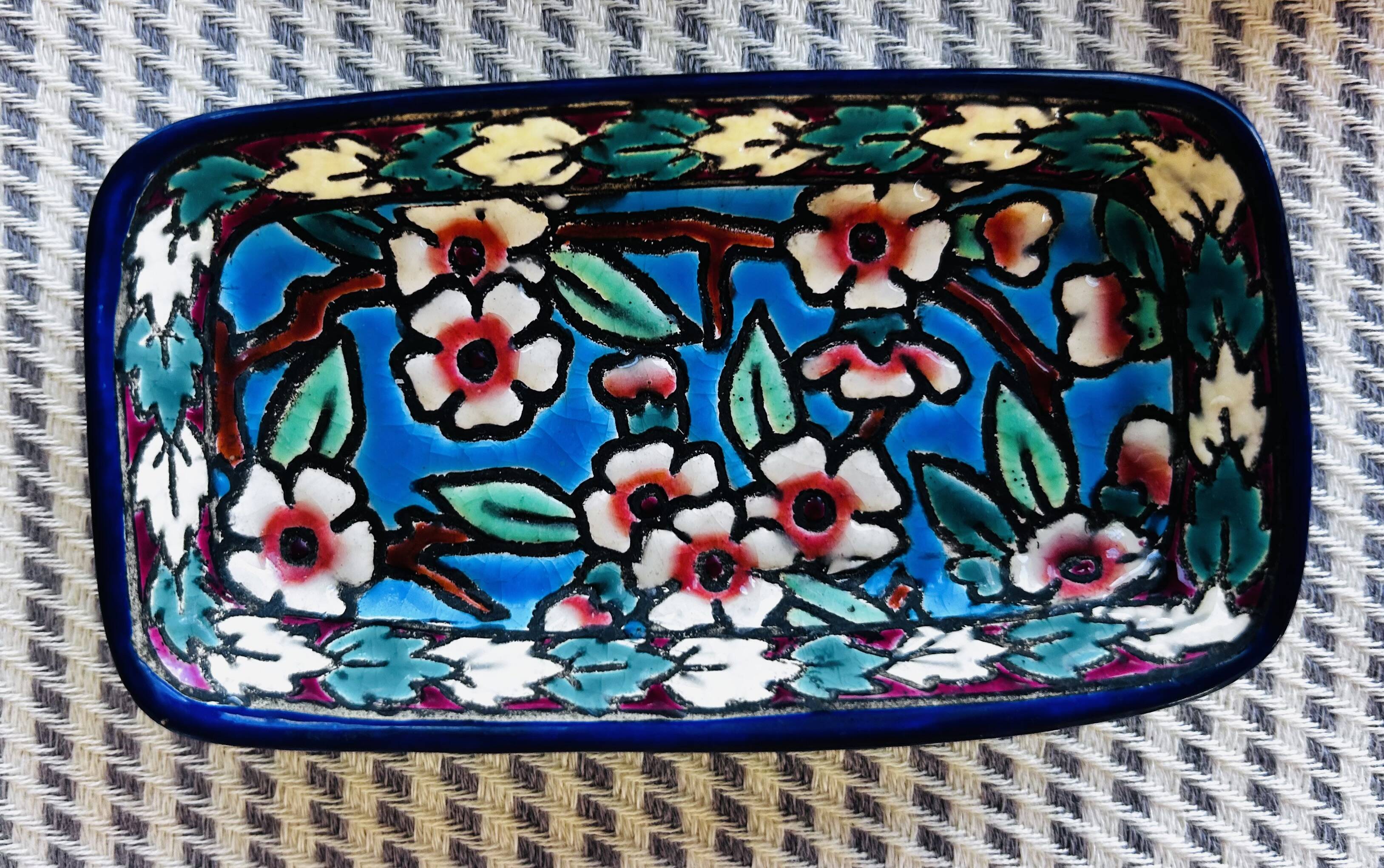 Complete set of Longwy earthenware.