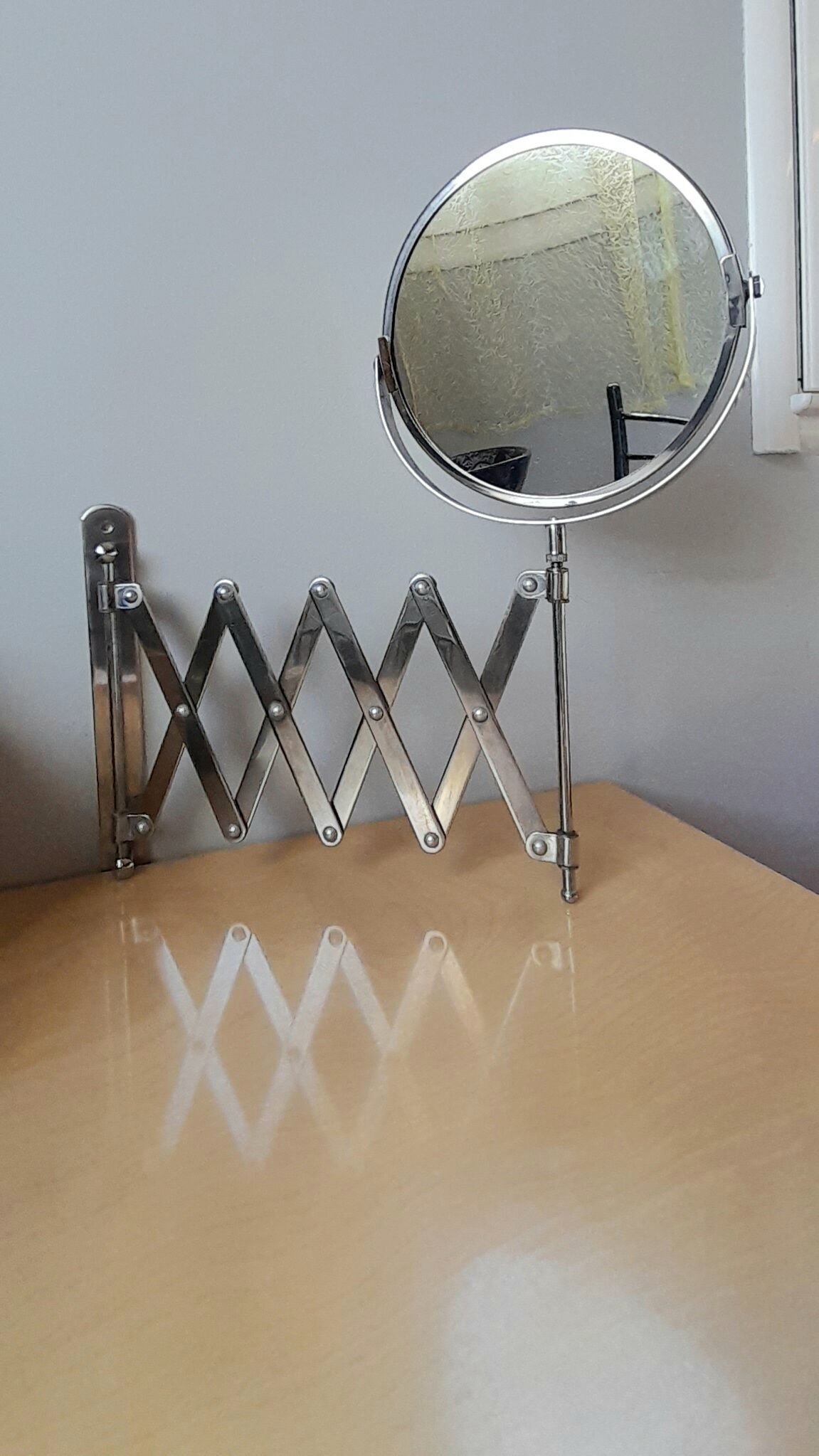 Telescopic accordion mirror