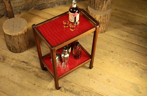 Serving in varnished chestnut and red leather