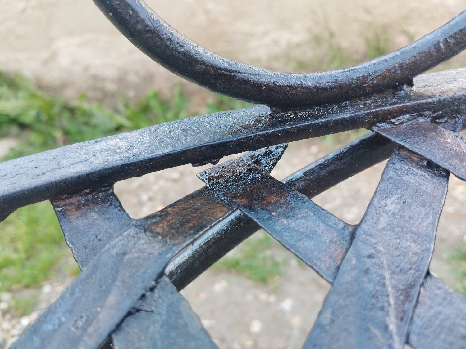 Banc de jardin en fer ancien
