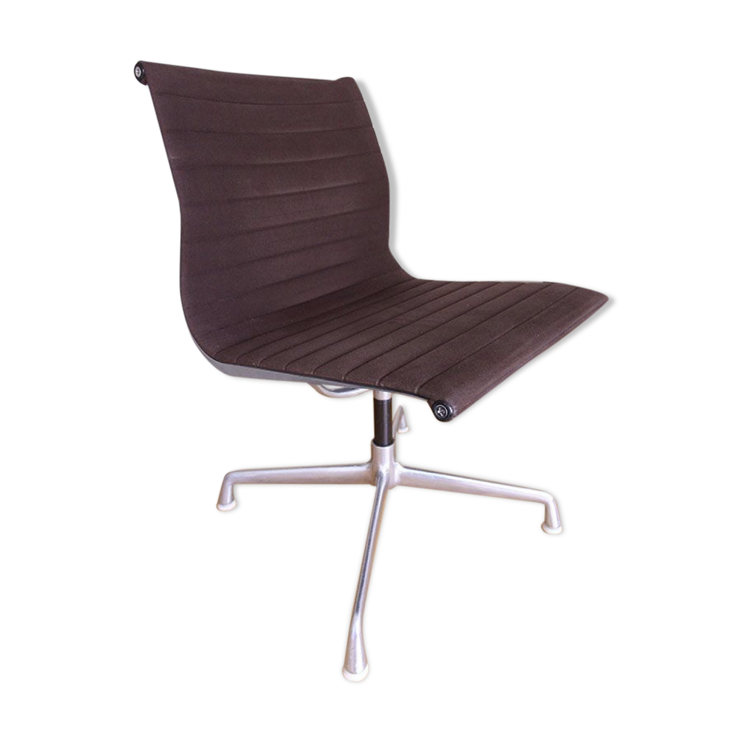 EA105 chair by Charles and Ray Eames for Herman Miller Selency