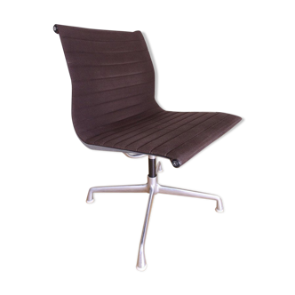 Chaise EA105 par Charles et Ray Eames pour Herman Miller