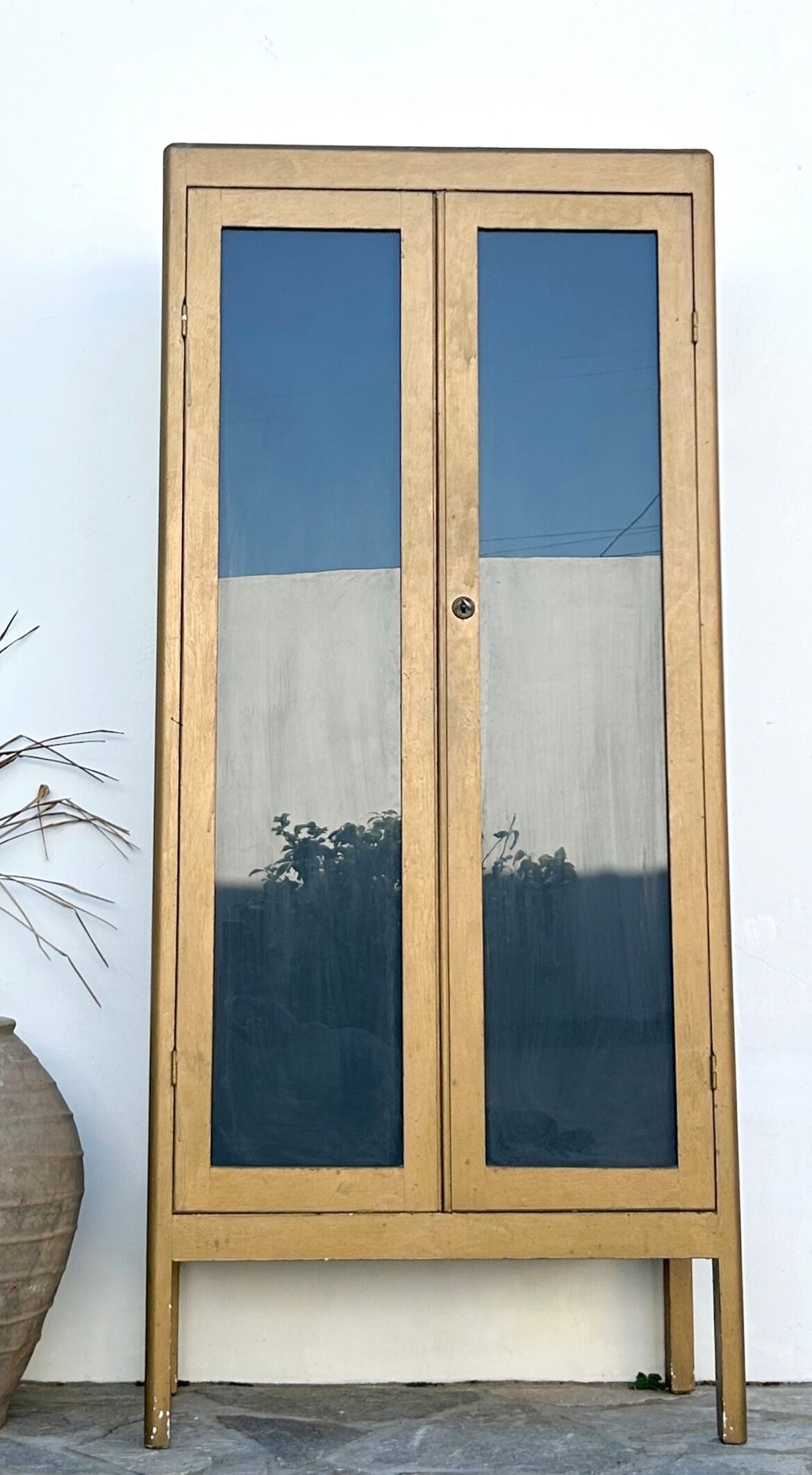 Pharmacy display cabinet