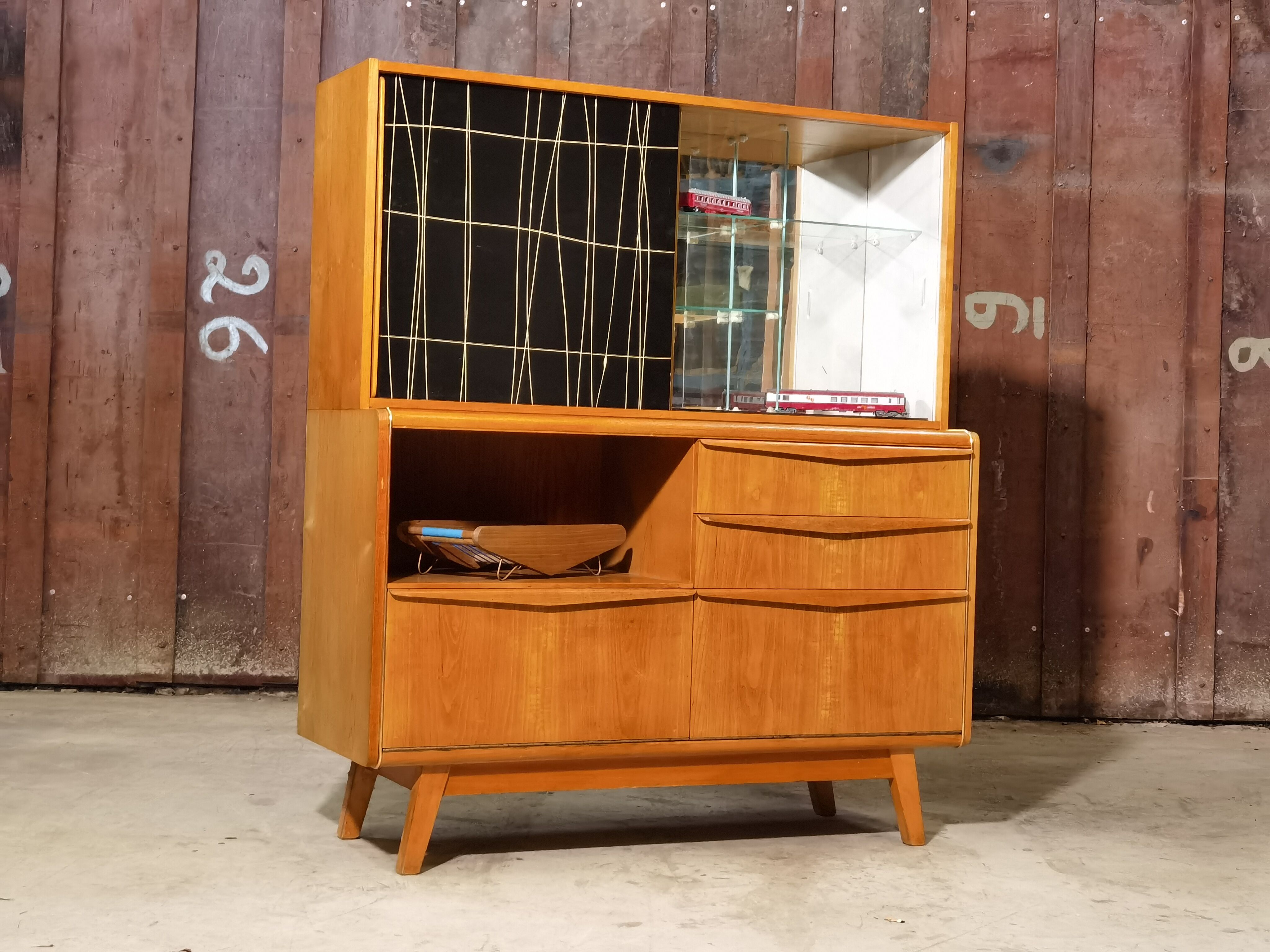 Buffet U372/386 by B Landsman and H Nepožitek for Jitona Soběslav