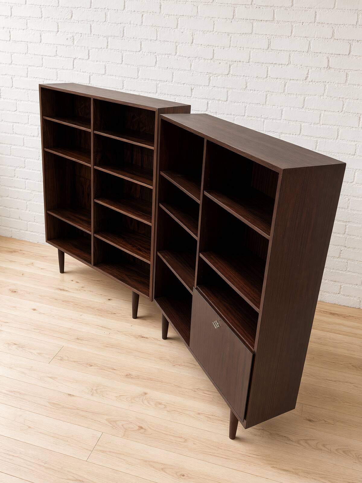 2 x Bibliothèques Omann Jun Modèle 6