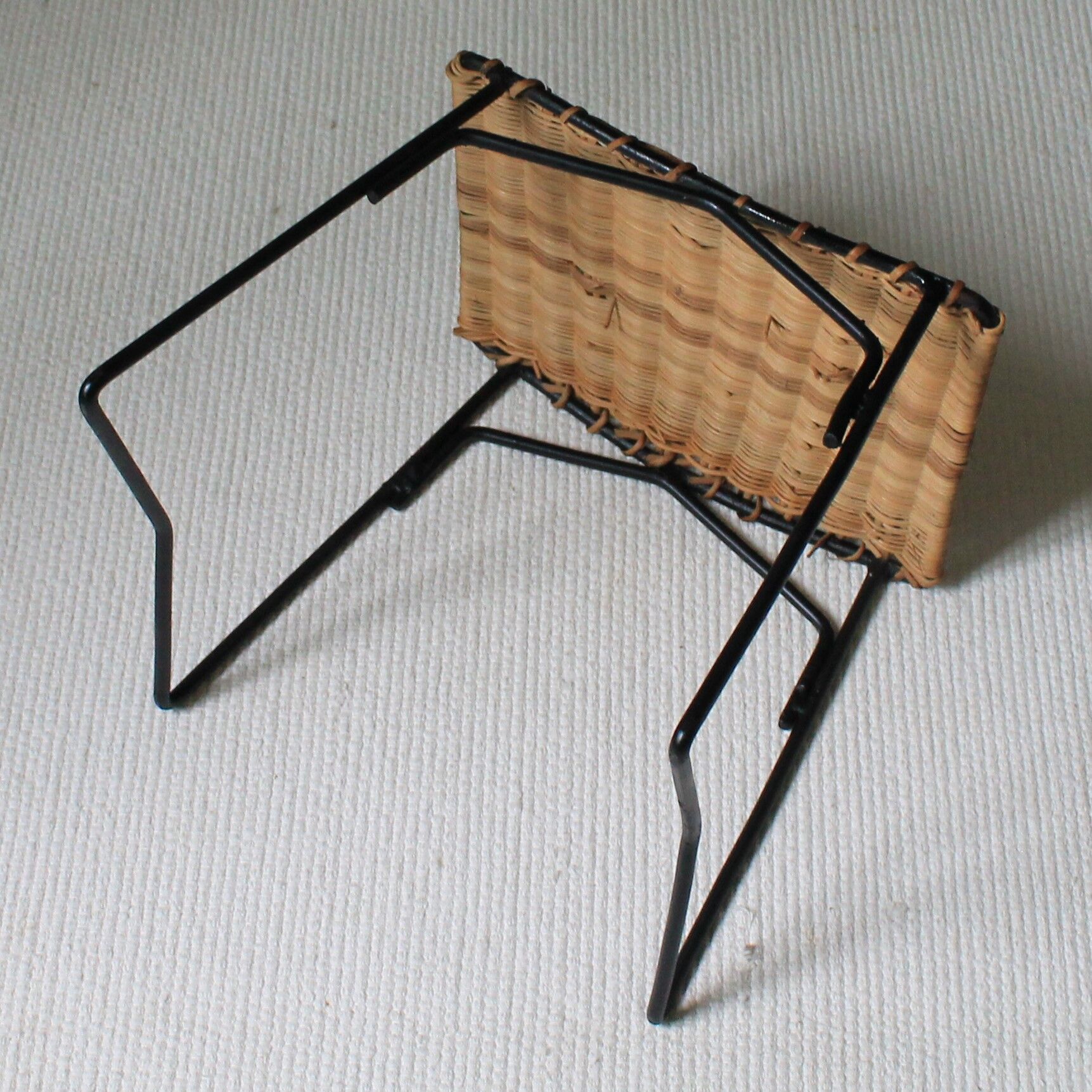 Stool in the mind of Raoul Guys