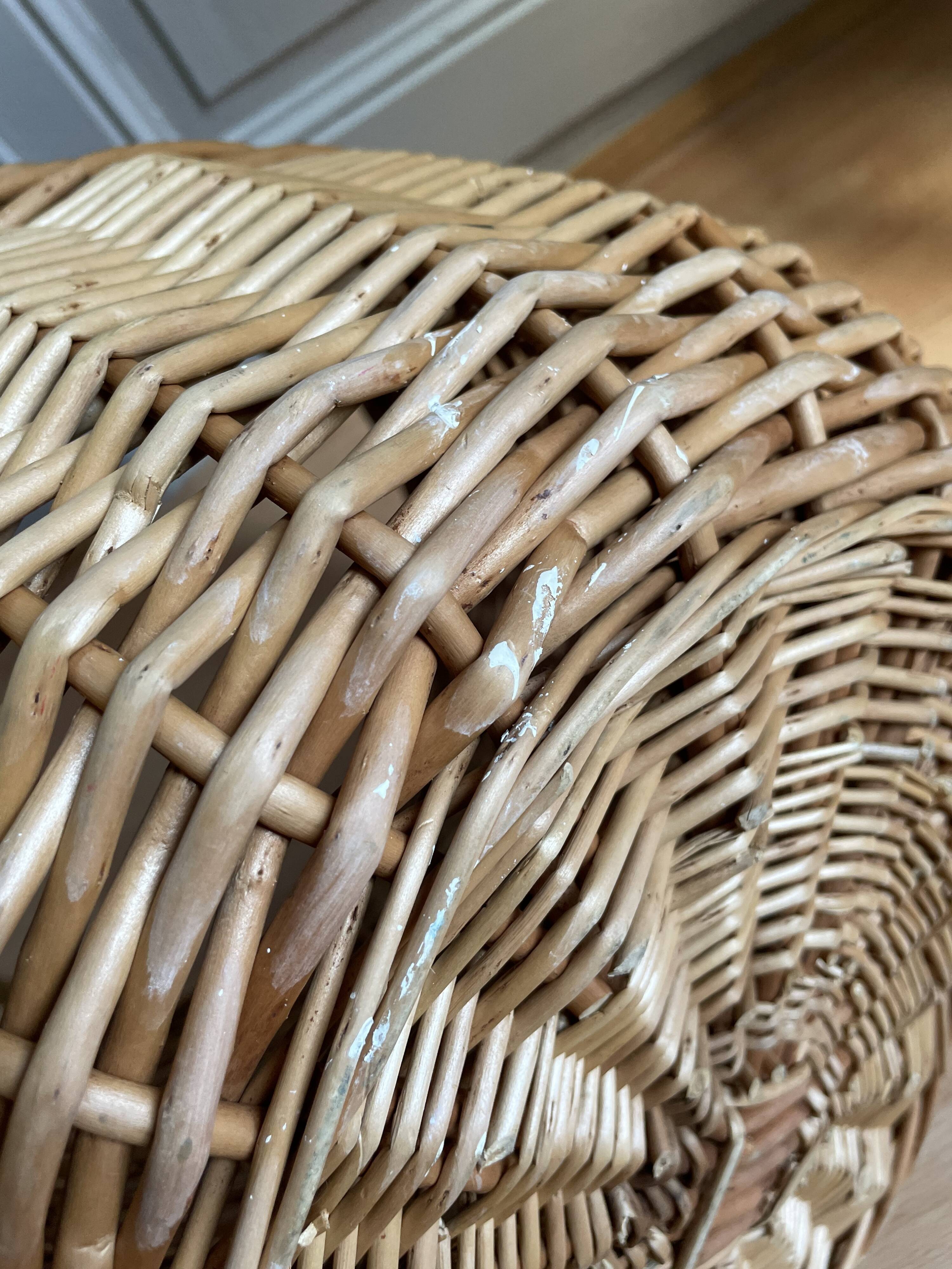 Wicker laundry basket