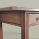 Table d’appoint chêne – Lignes architecturales, esprit moderniste 1940