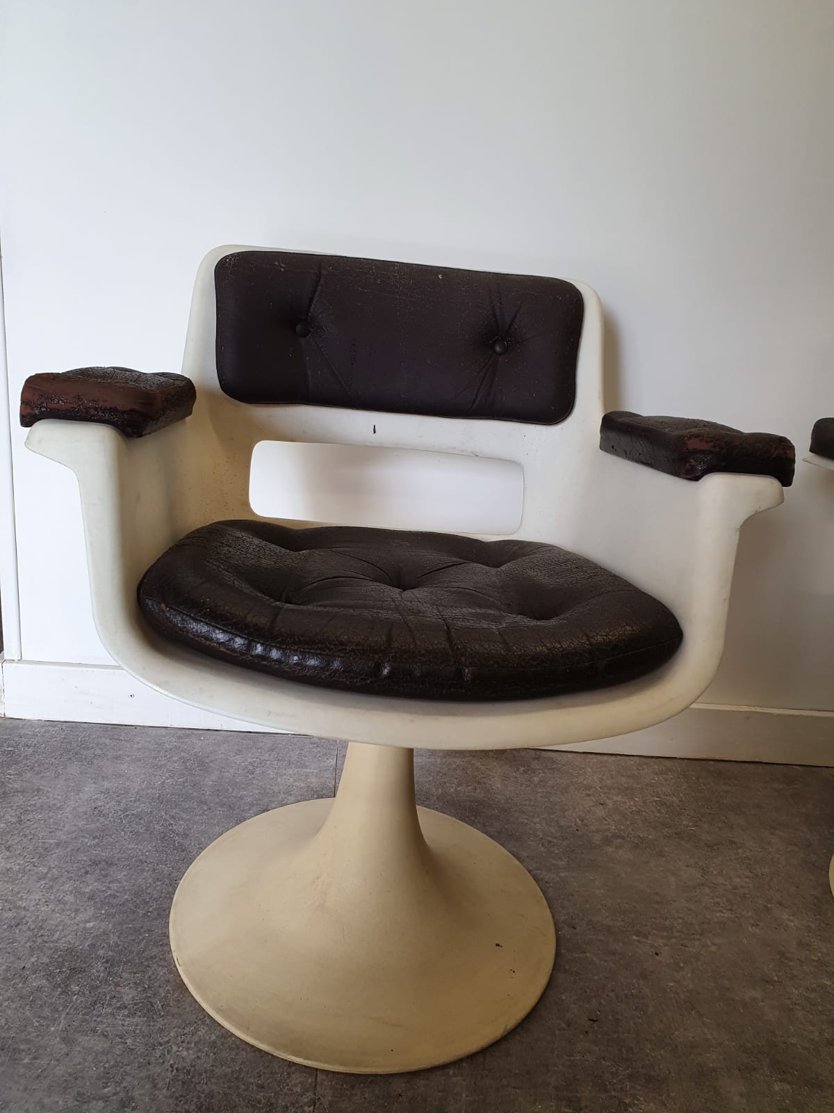 Paire de fauteuils Albert Jacob 1970