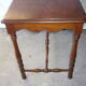 Table d'écriture ancienne en bois à pieds tournés