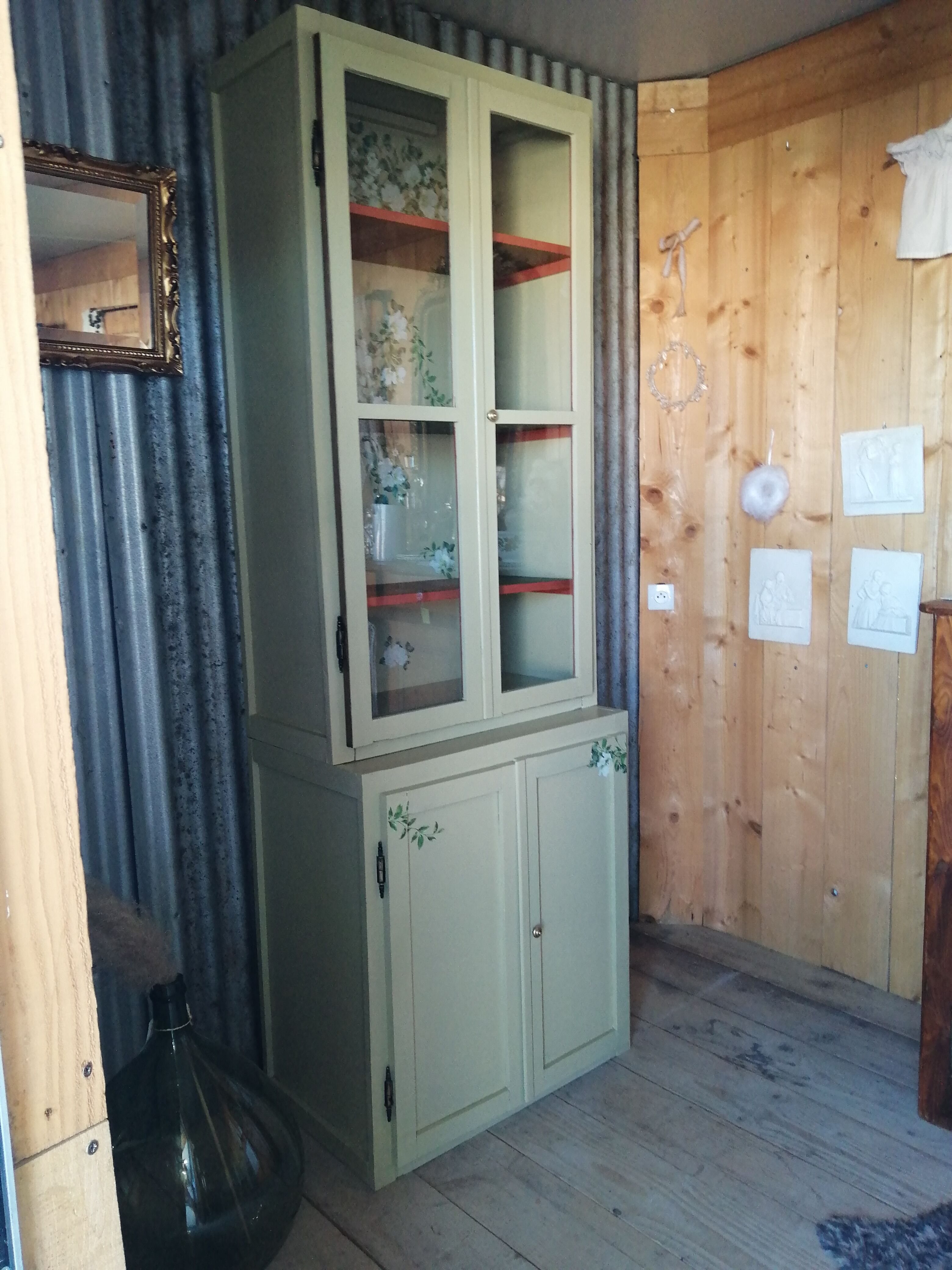 The "Fleur" showcase buffet