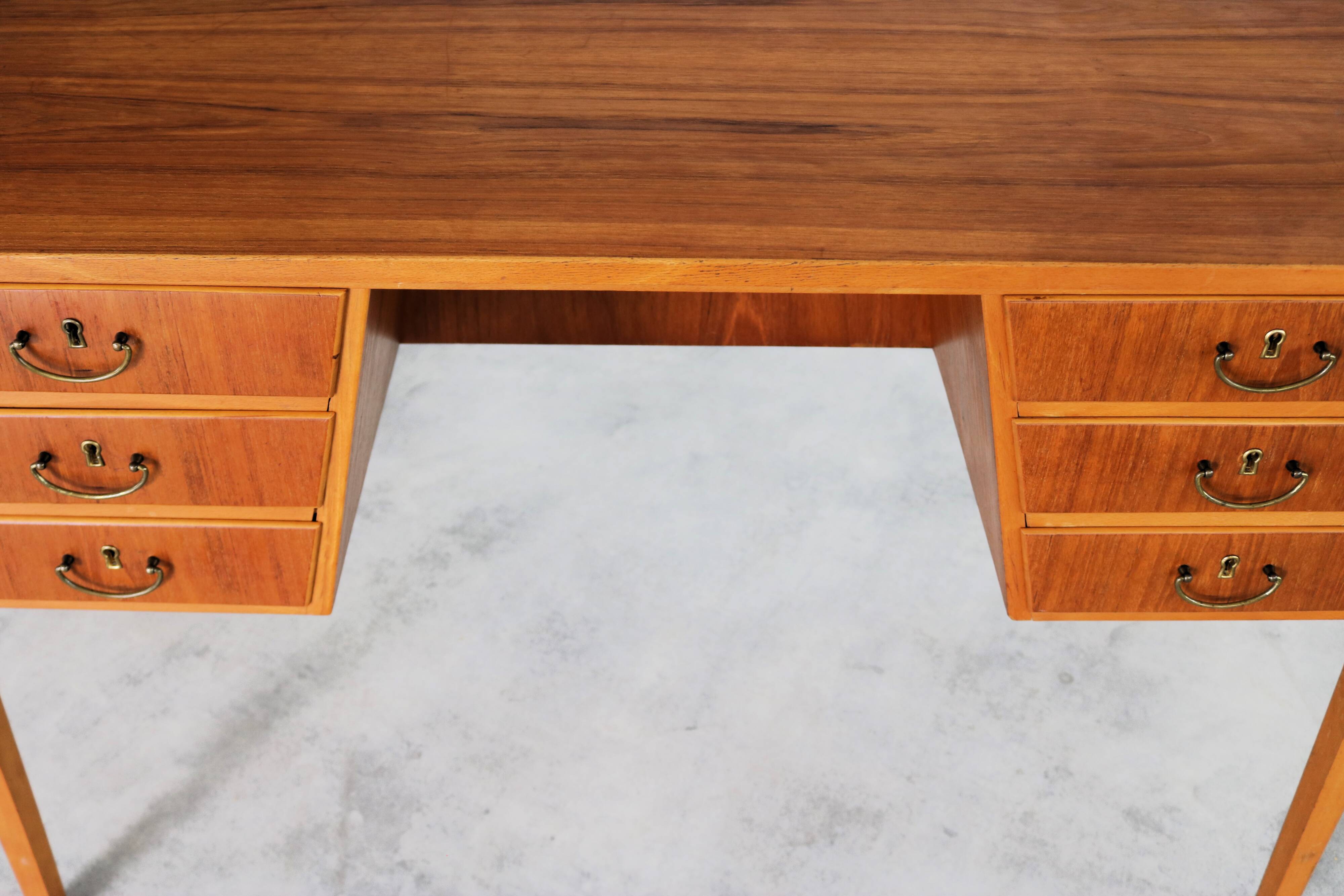 vintage desk | teak | 60s | swedish period | 60s