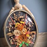 Curved glass flower frame