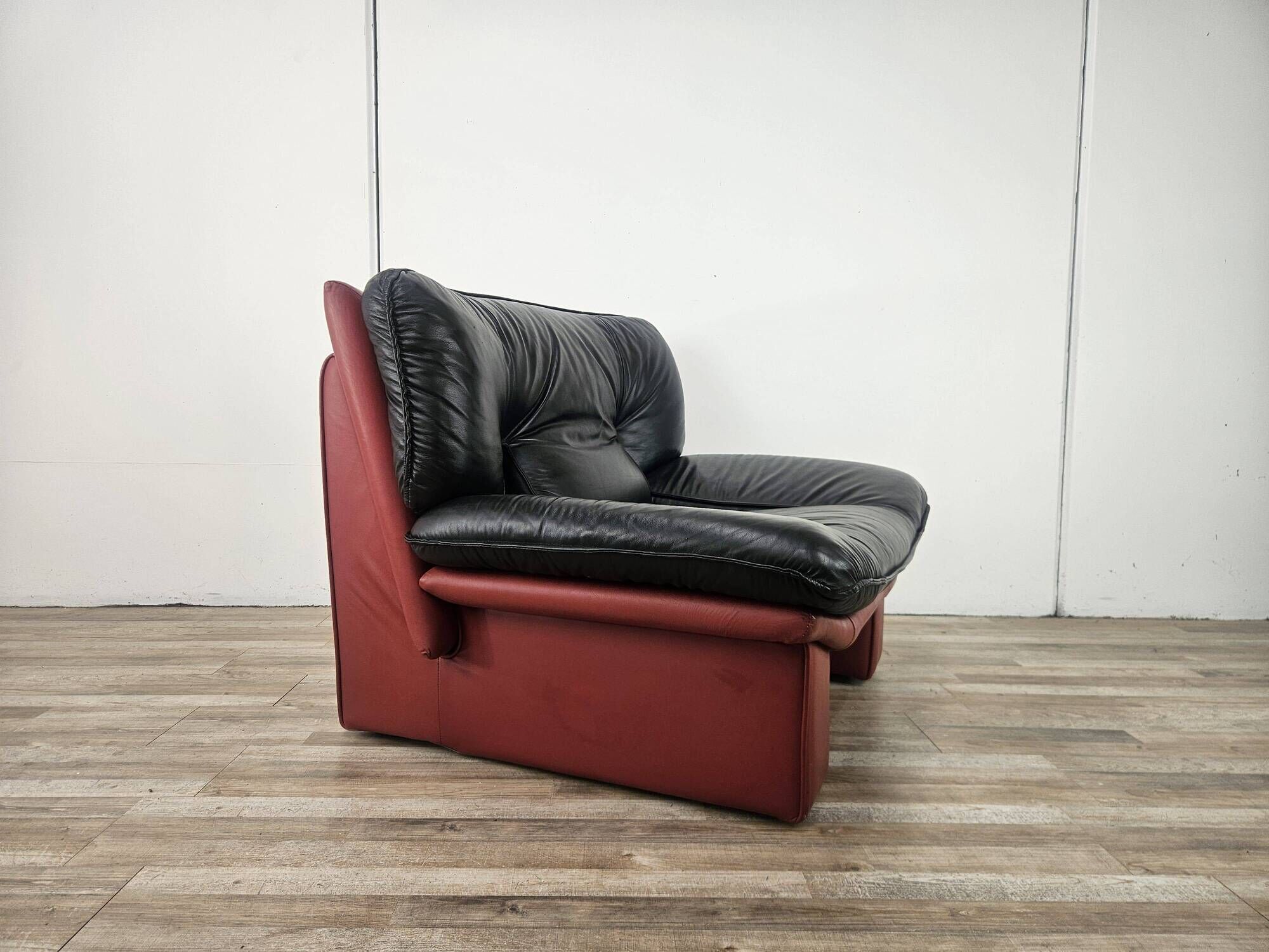 Red and black leather armchair by Nicoletti Salotti
