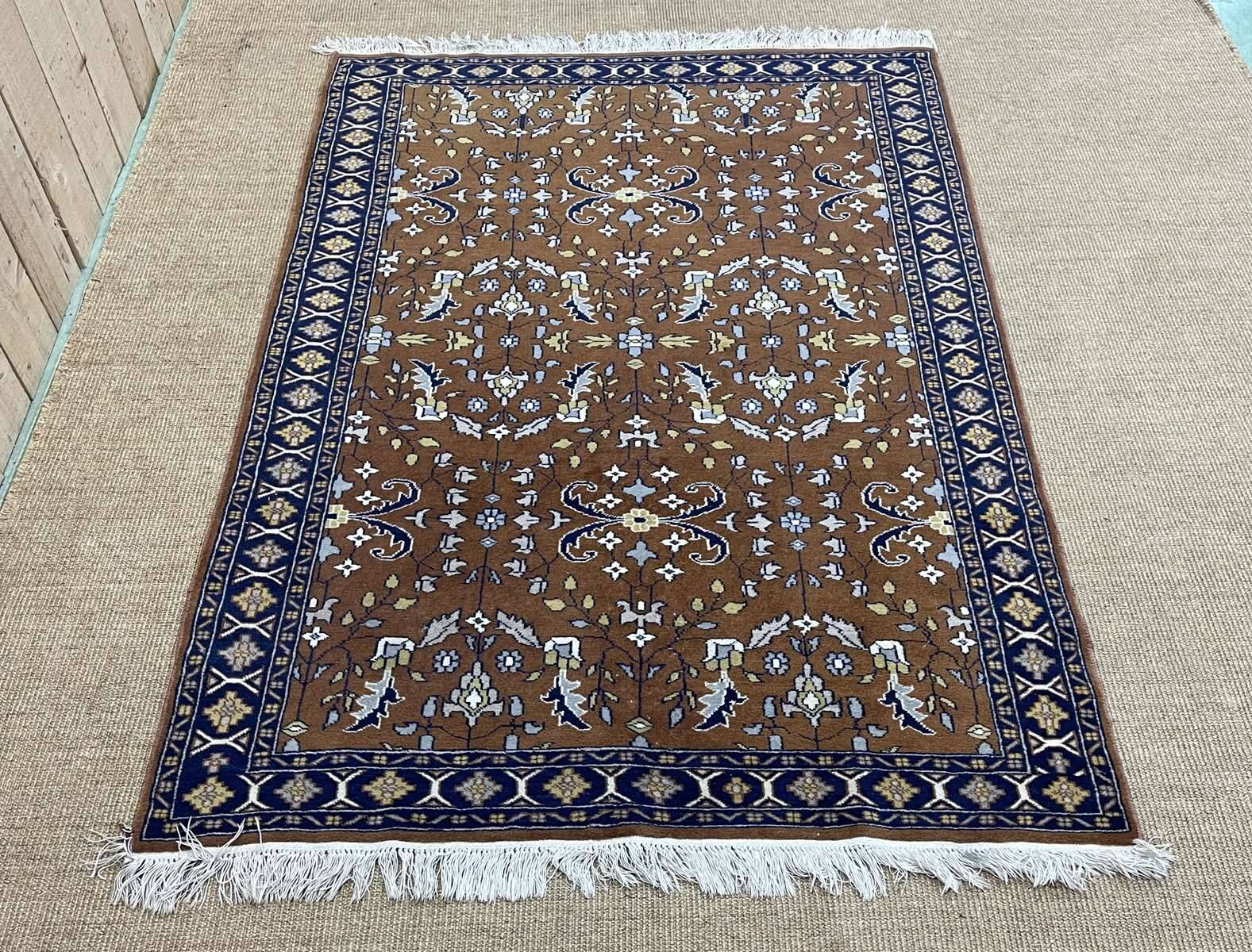 Handmade Pakistani wool rug - L=1m75 l=1m27..