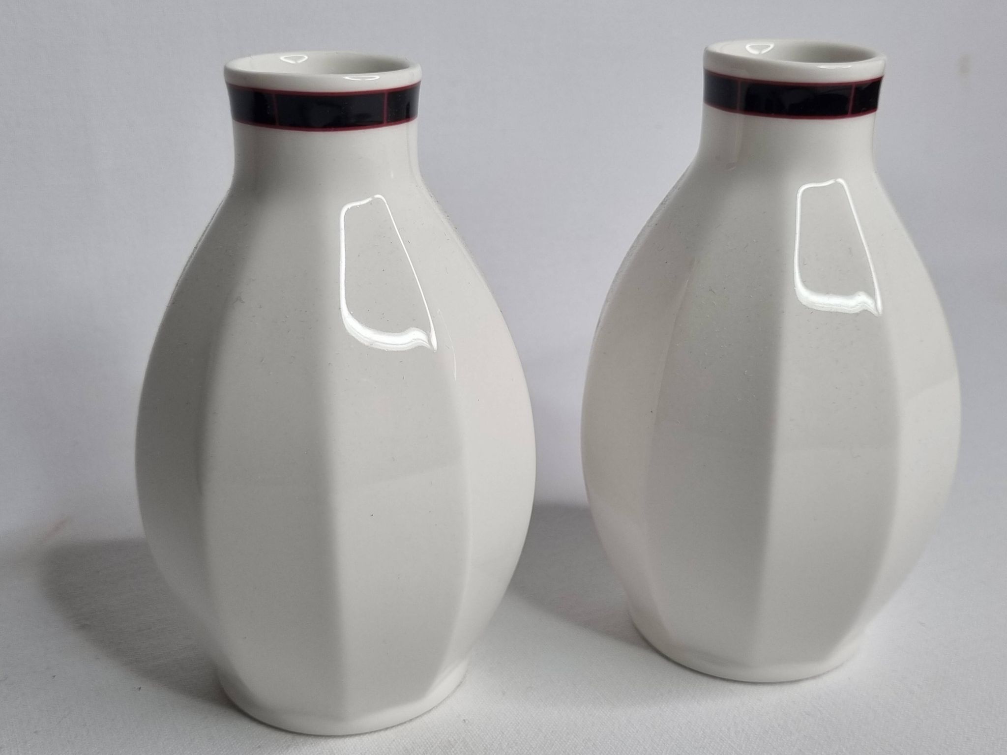 Set of 2 Villeroy & Boch porcelain bottles – GEO model, Luxembourg, 11