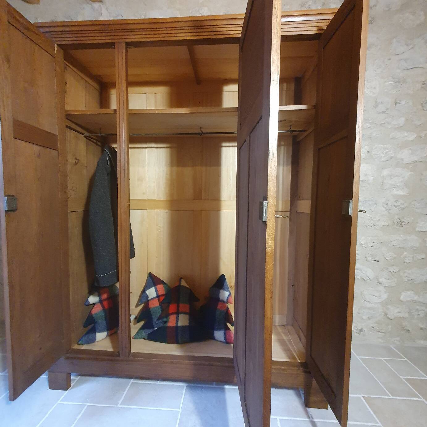 Parisian 3-door wardrobe