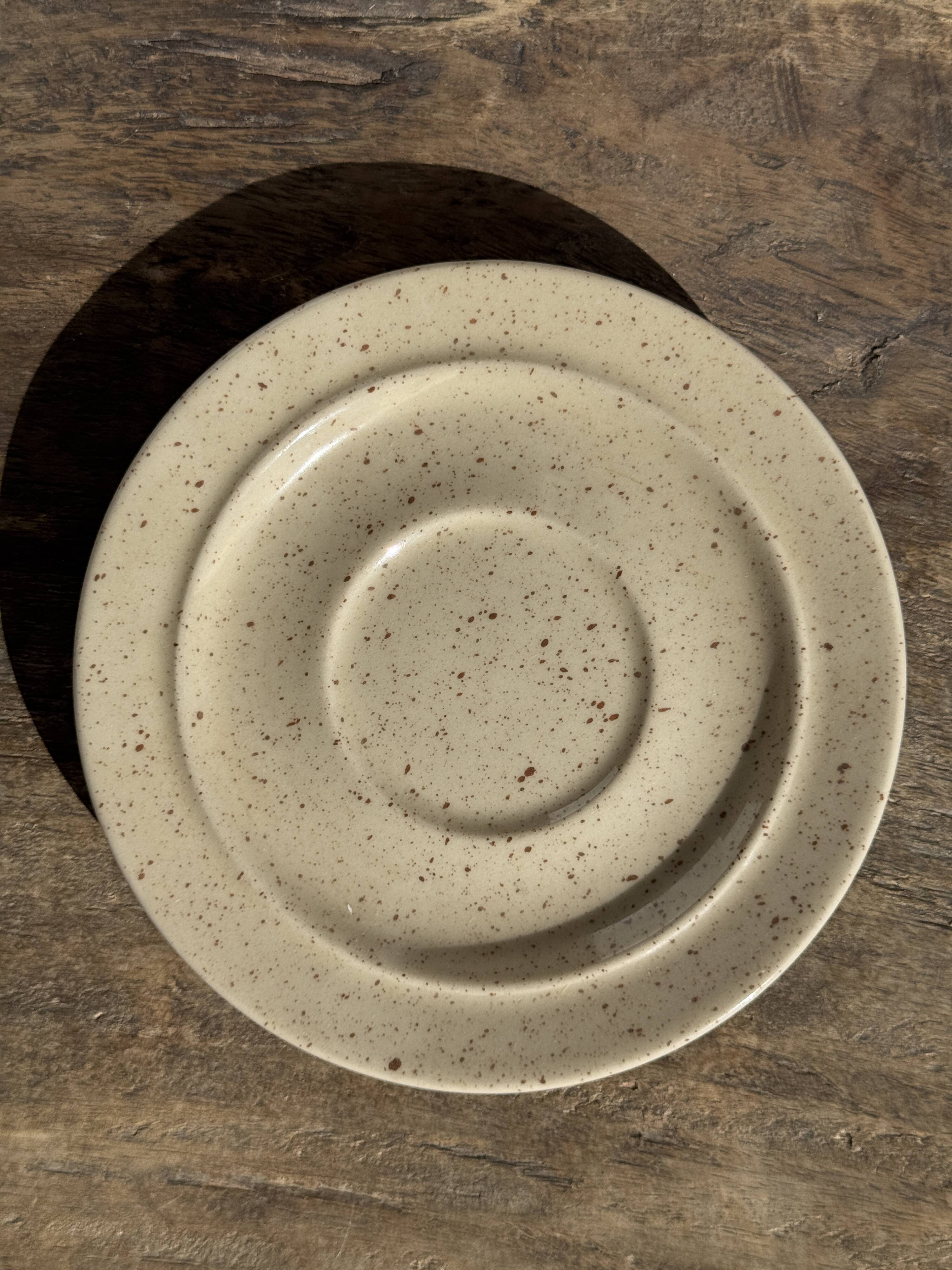 Set of 4 vintage speckled beige stoneware coffee cups.