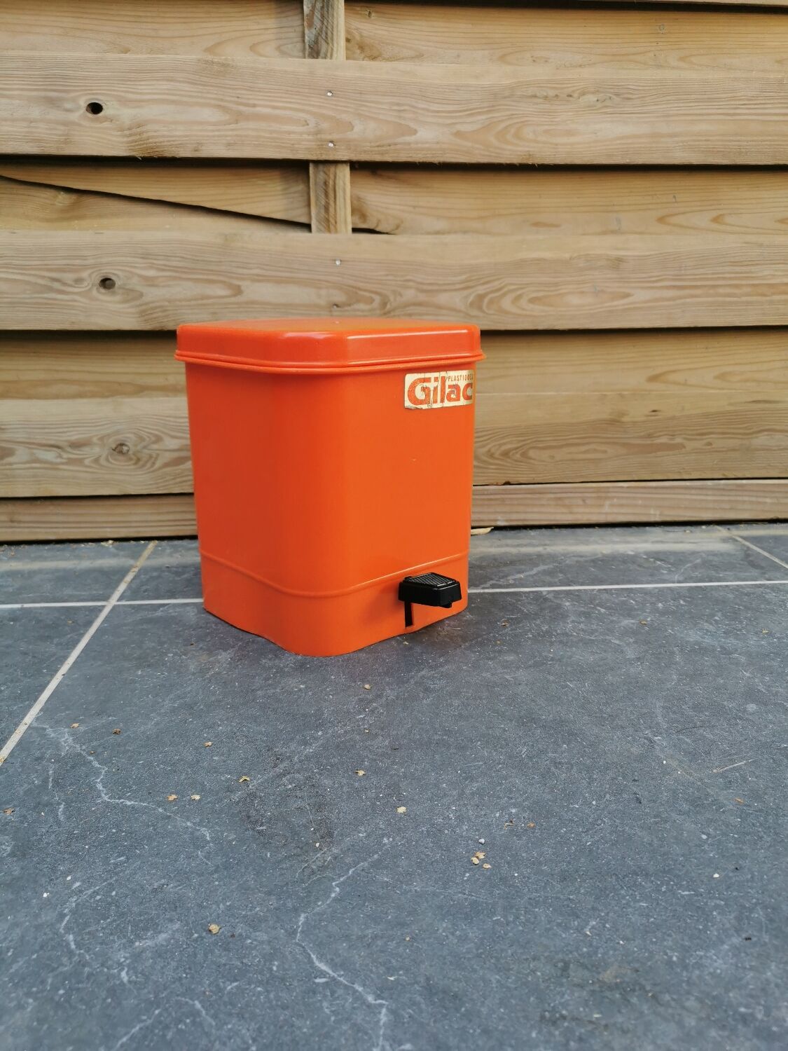 Vintage bathroom bin