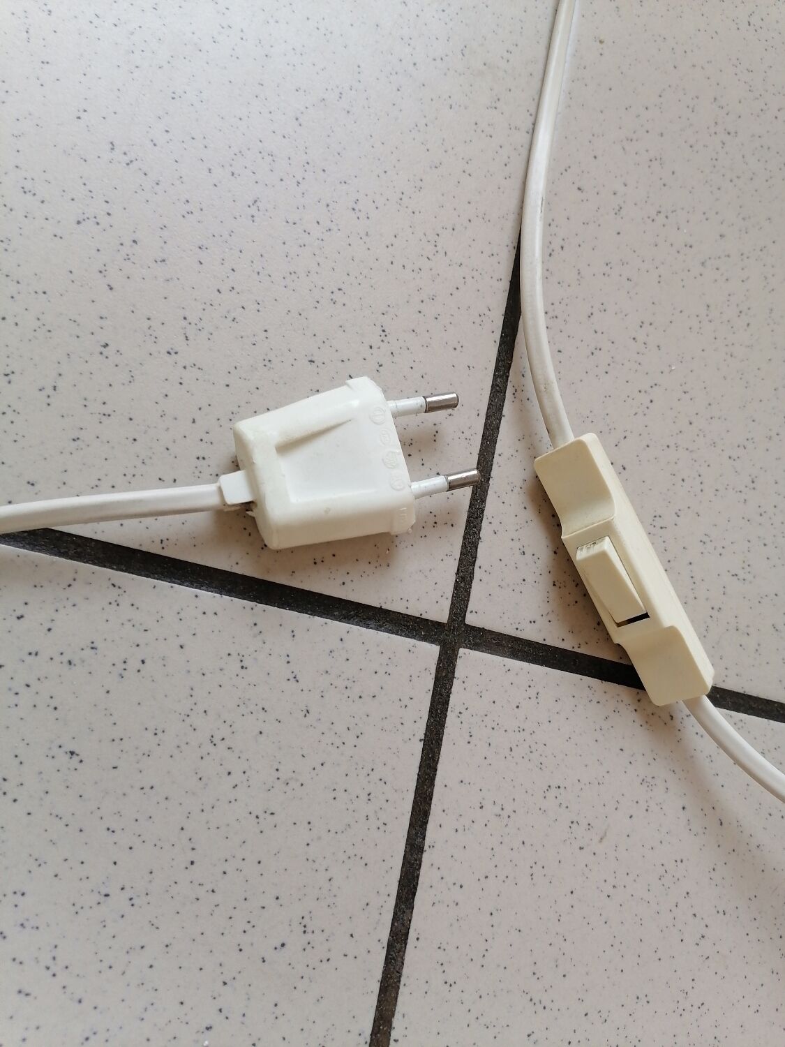 Pair of wooden scissor wall lamps