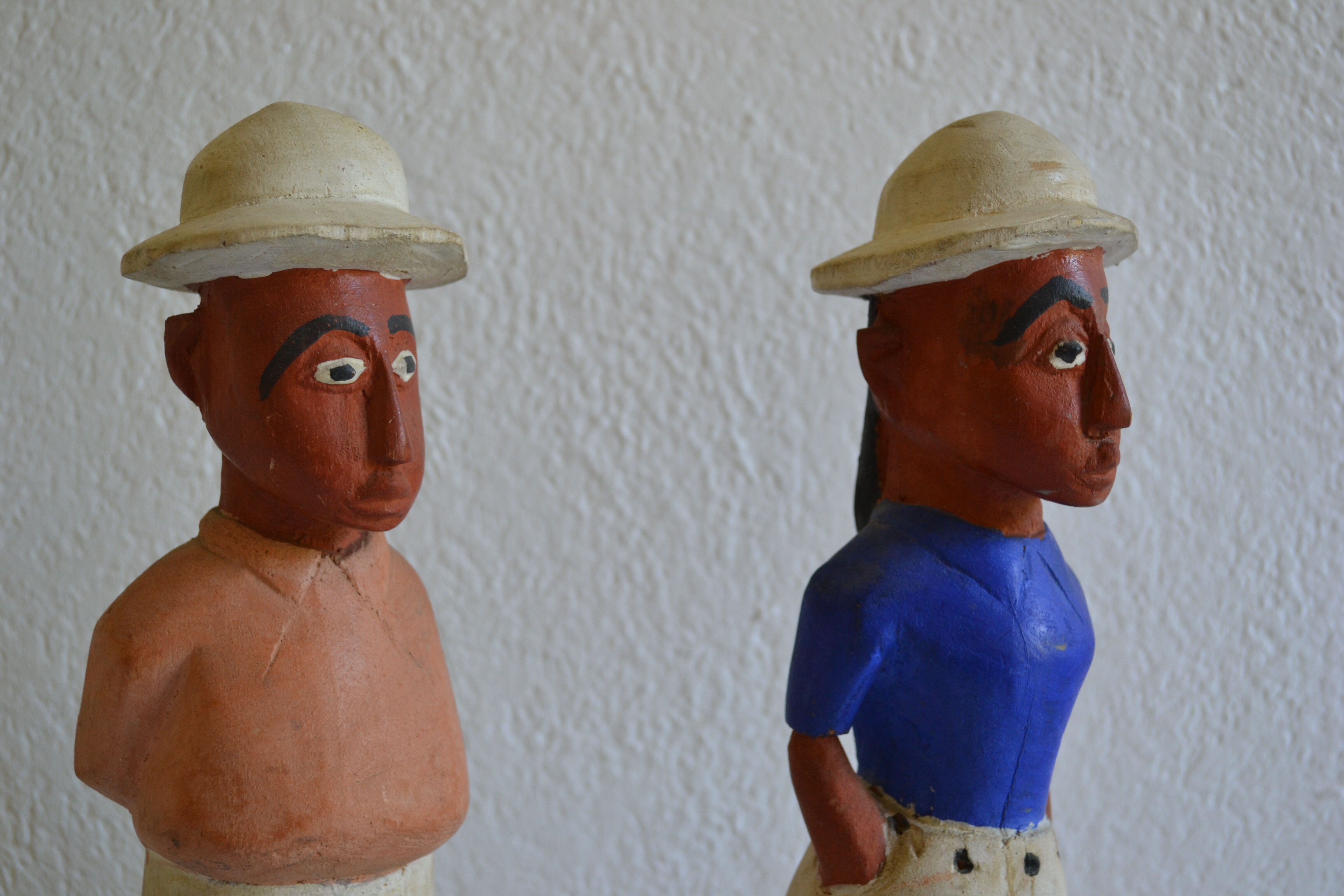 Couple of settlers African statuettes