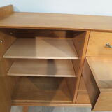 Vintage chest of drawers at bords