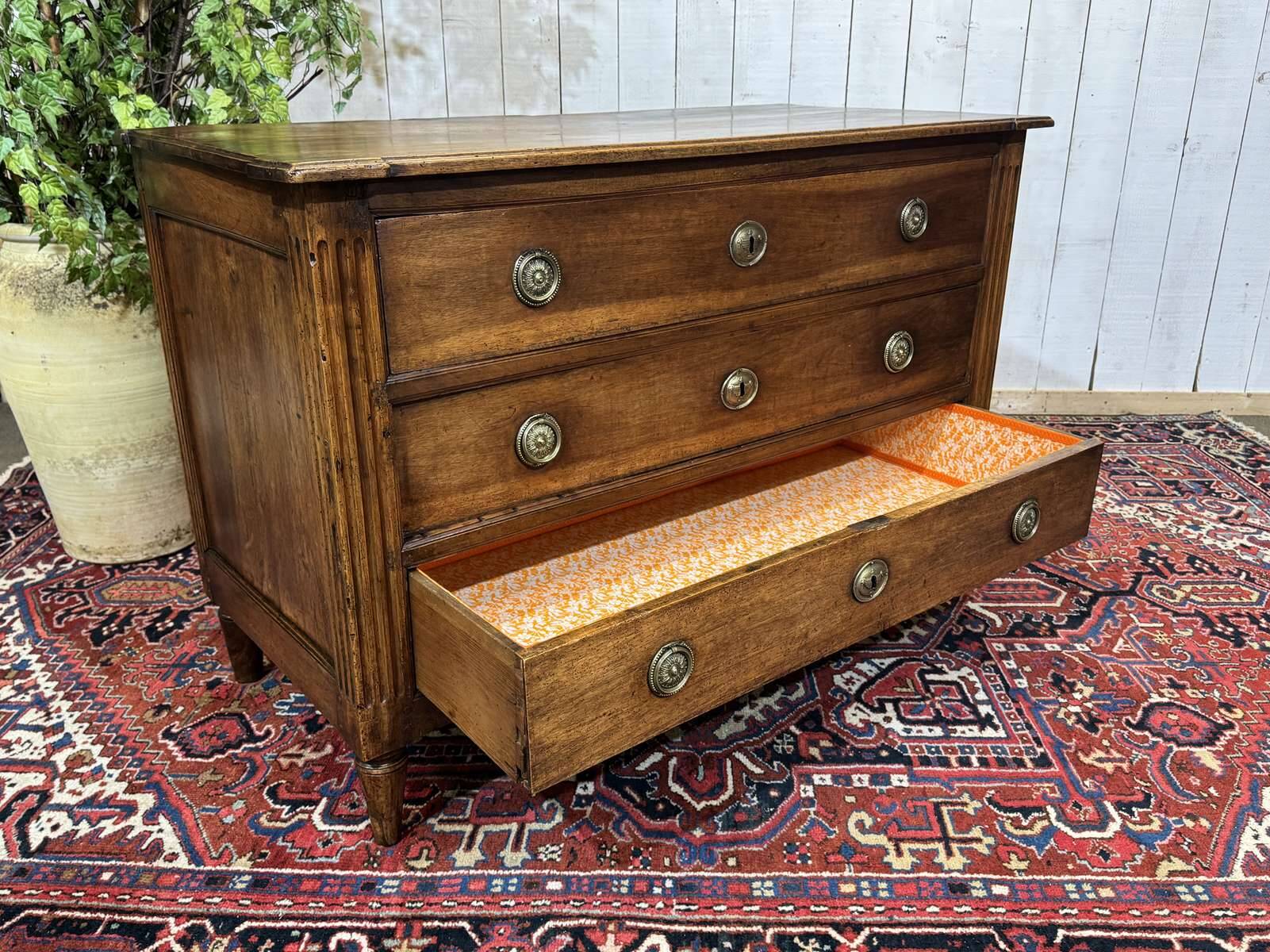Louis XVI commode from the 18th century in walnut.