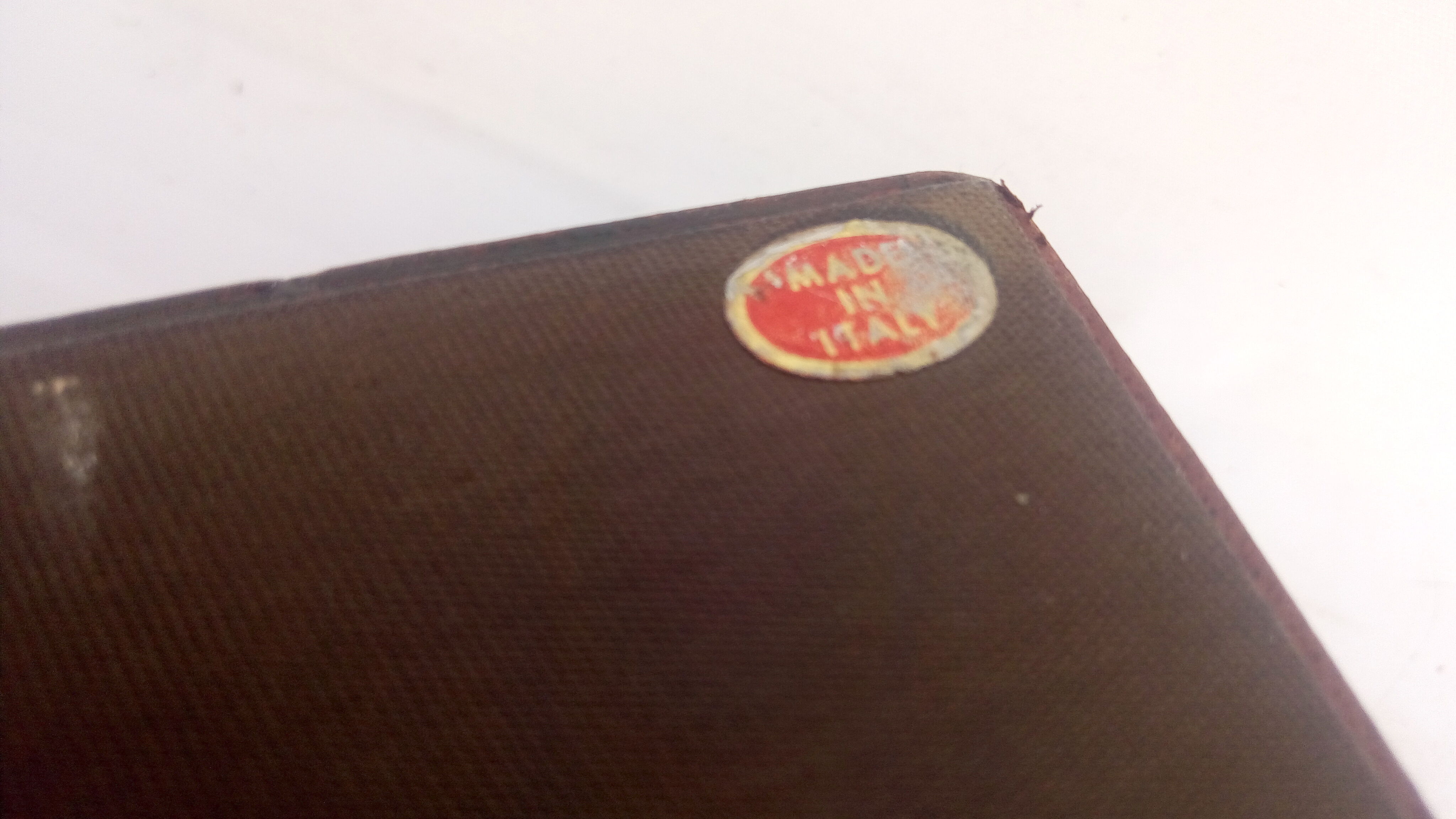 Gold-style leather leather chest