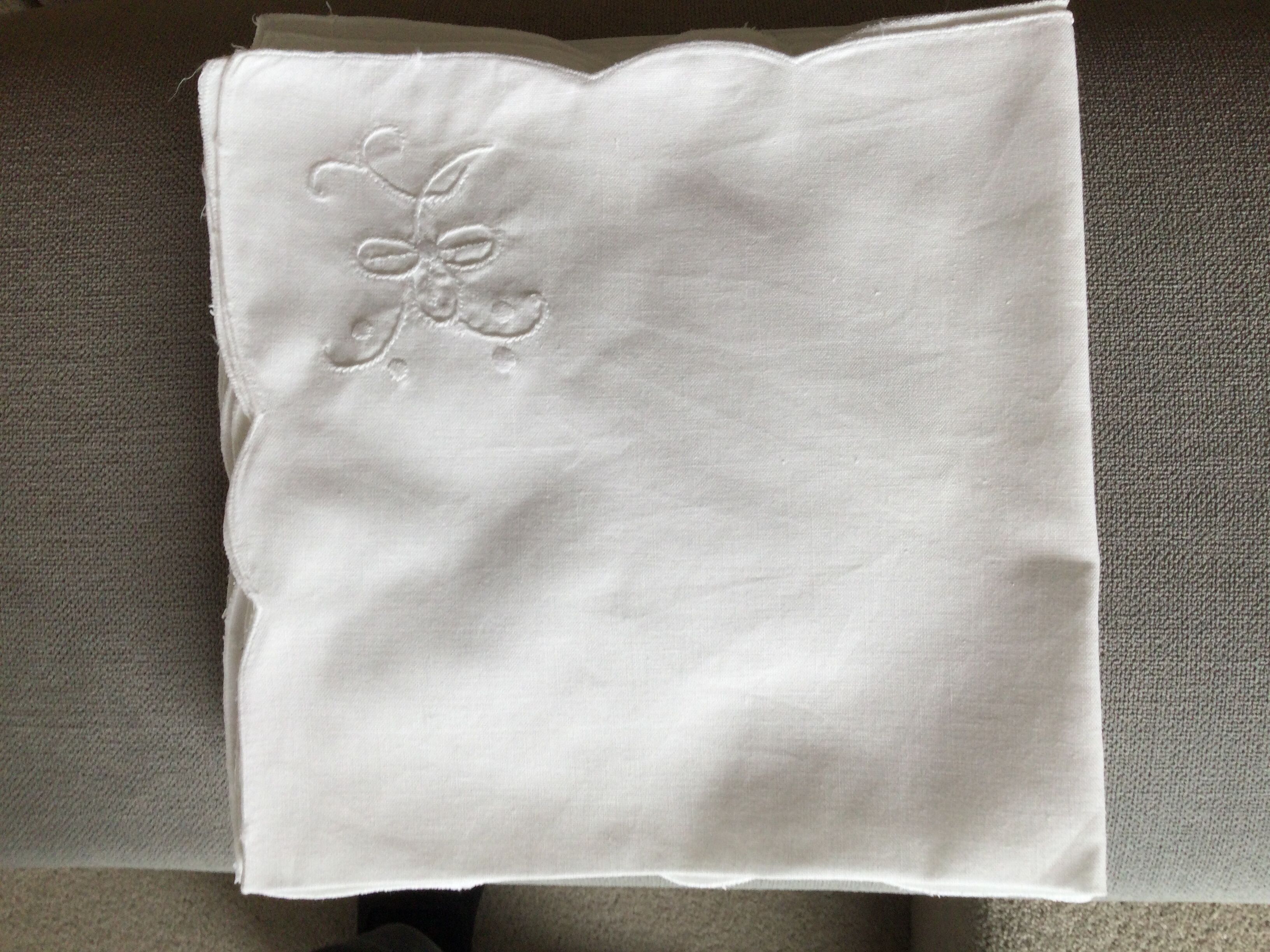 Batch of 10 solid white napkins