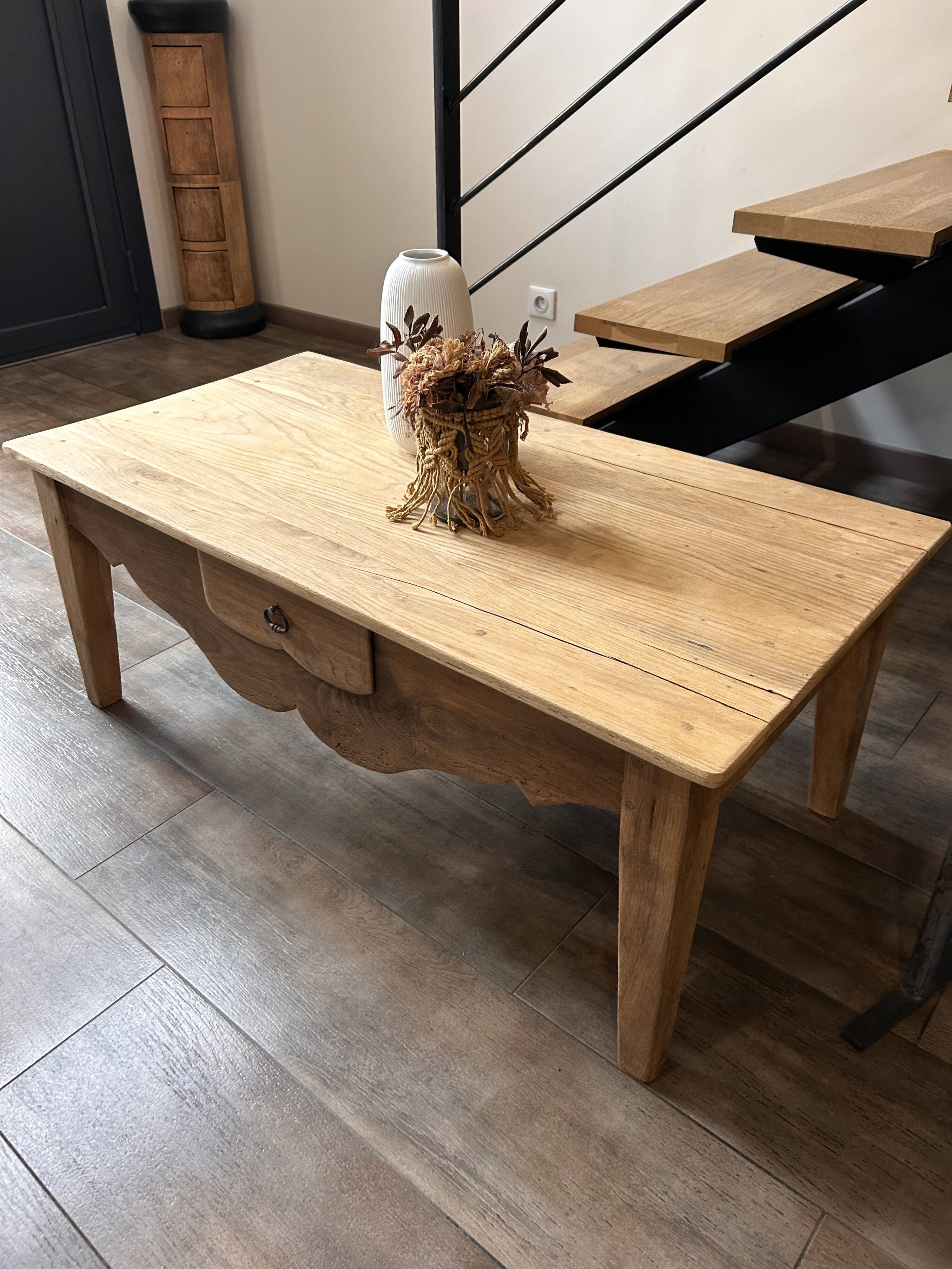 Table basse bois massif avec tiroir