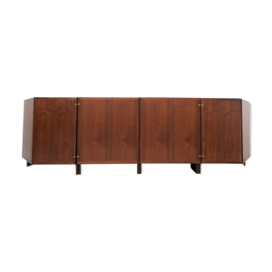 Buffet en bois moderne du milieu