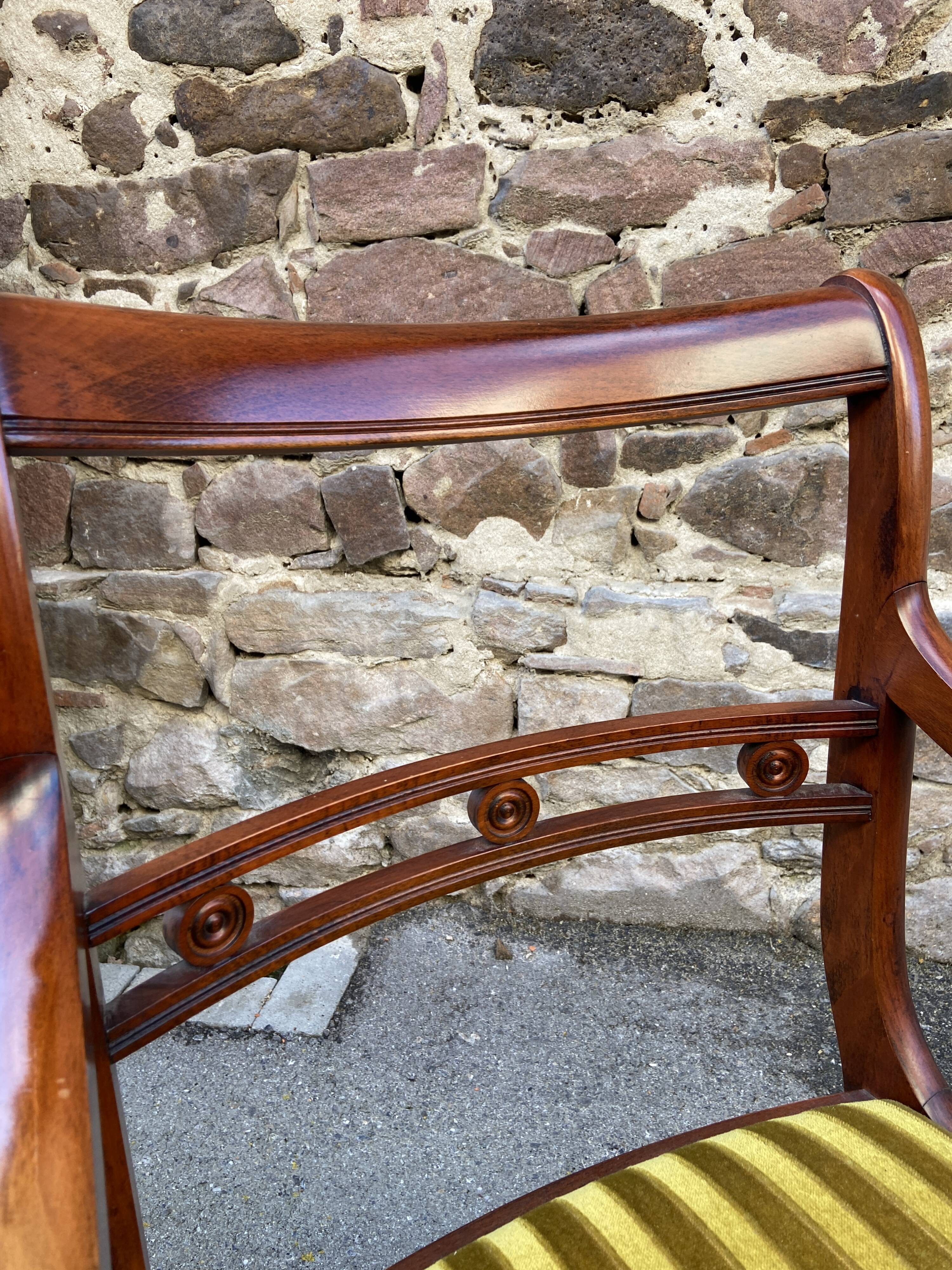 English-style office chair with a cross in mahogany.