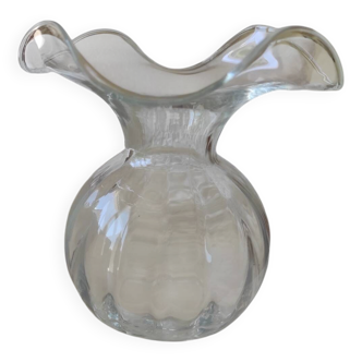 Glass ball vase with corolla