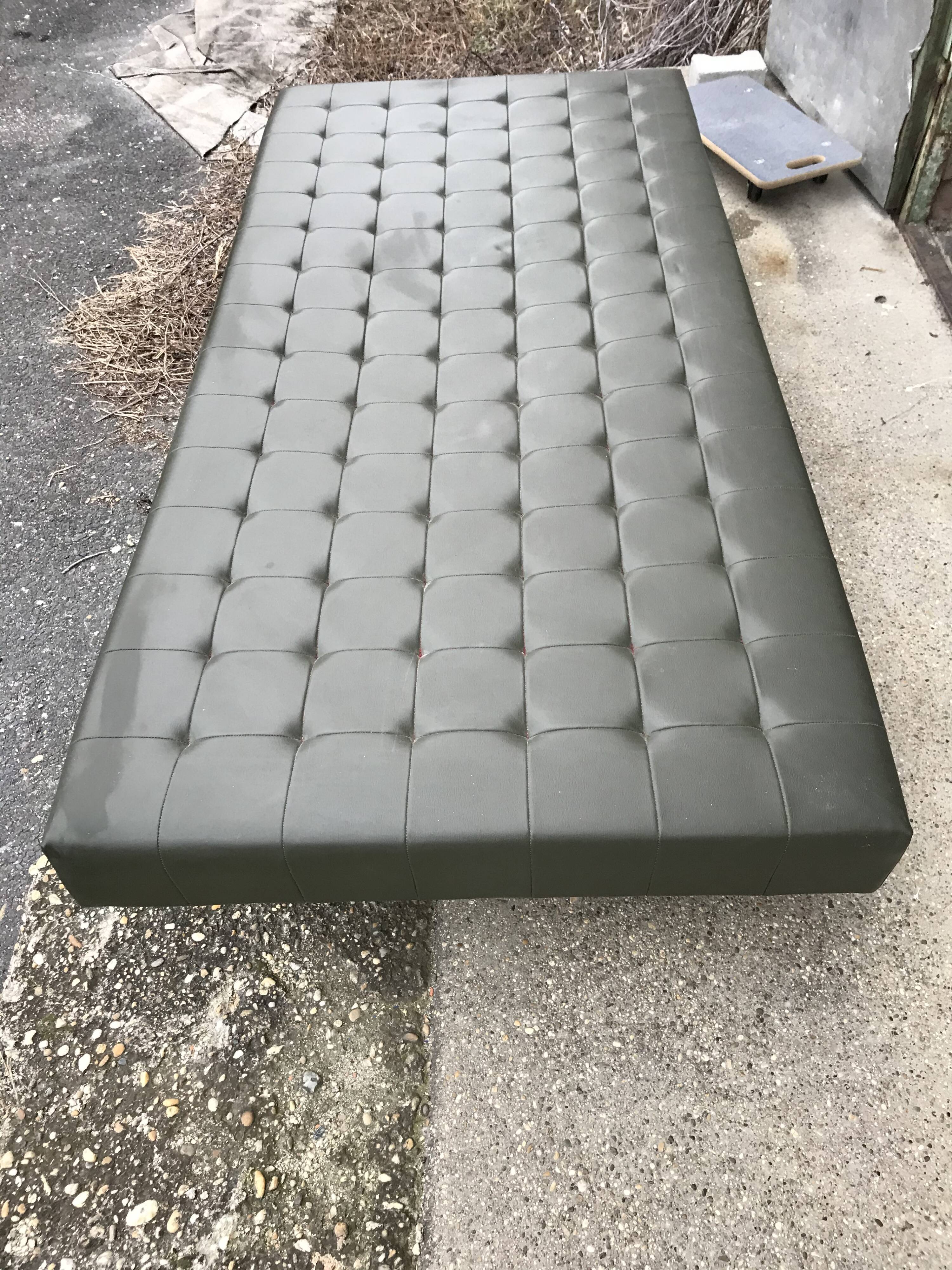 Original vintage green daybed