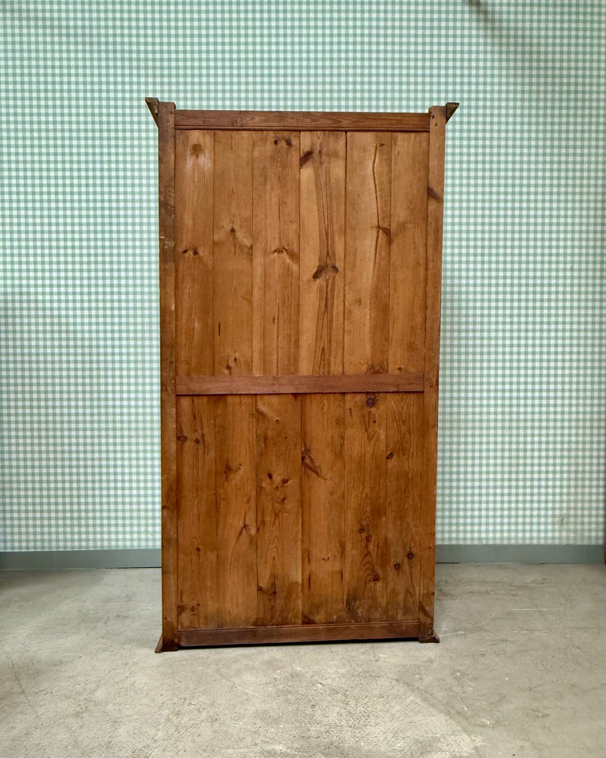 Large Parisian wardrobe with hanging space (renovated)