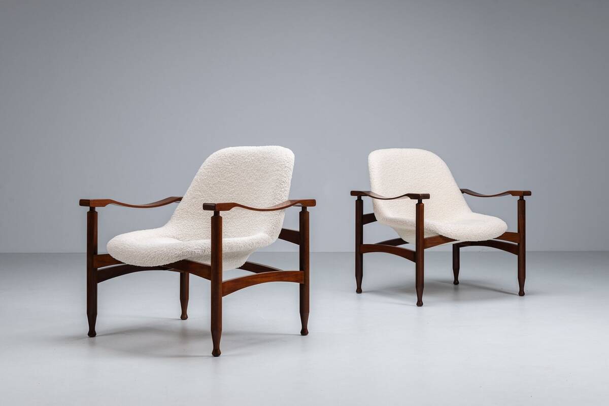 Pair of “Tiki” lounge chairs in teak and bouclé Busnelli Italy 1960