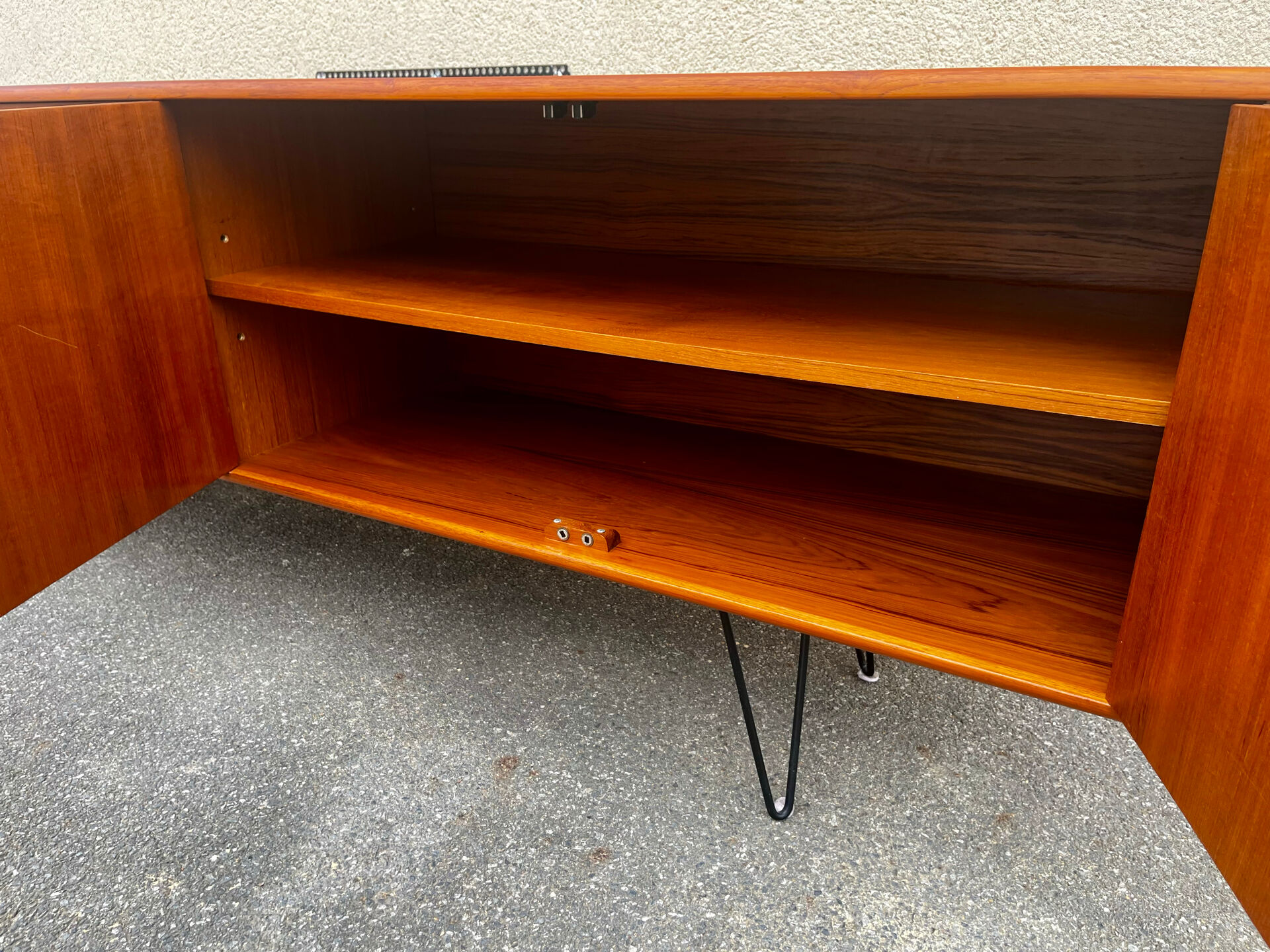 Teak enfilade