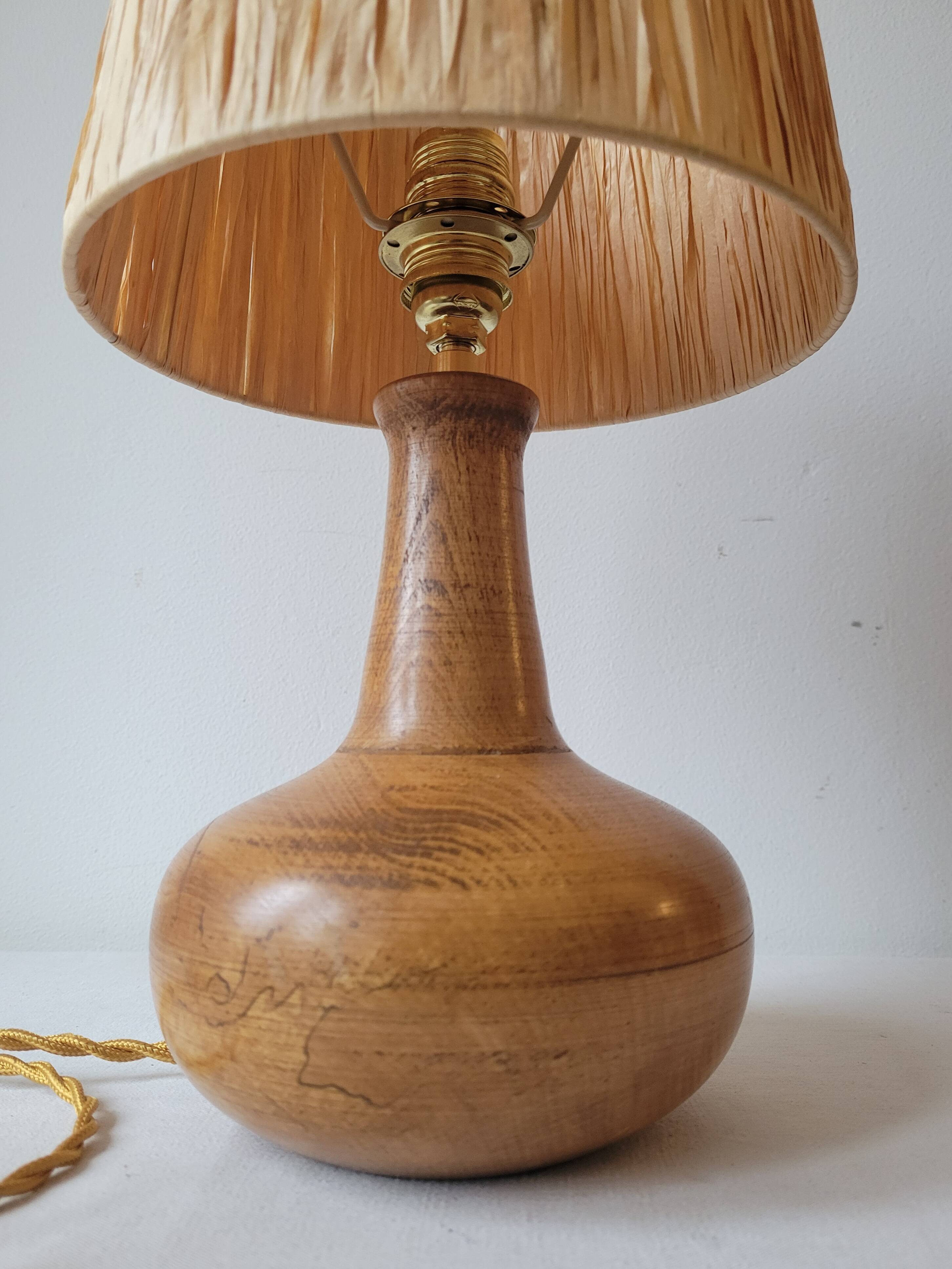 Wooden and raffia lamp