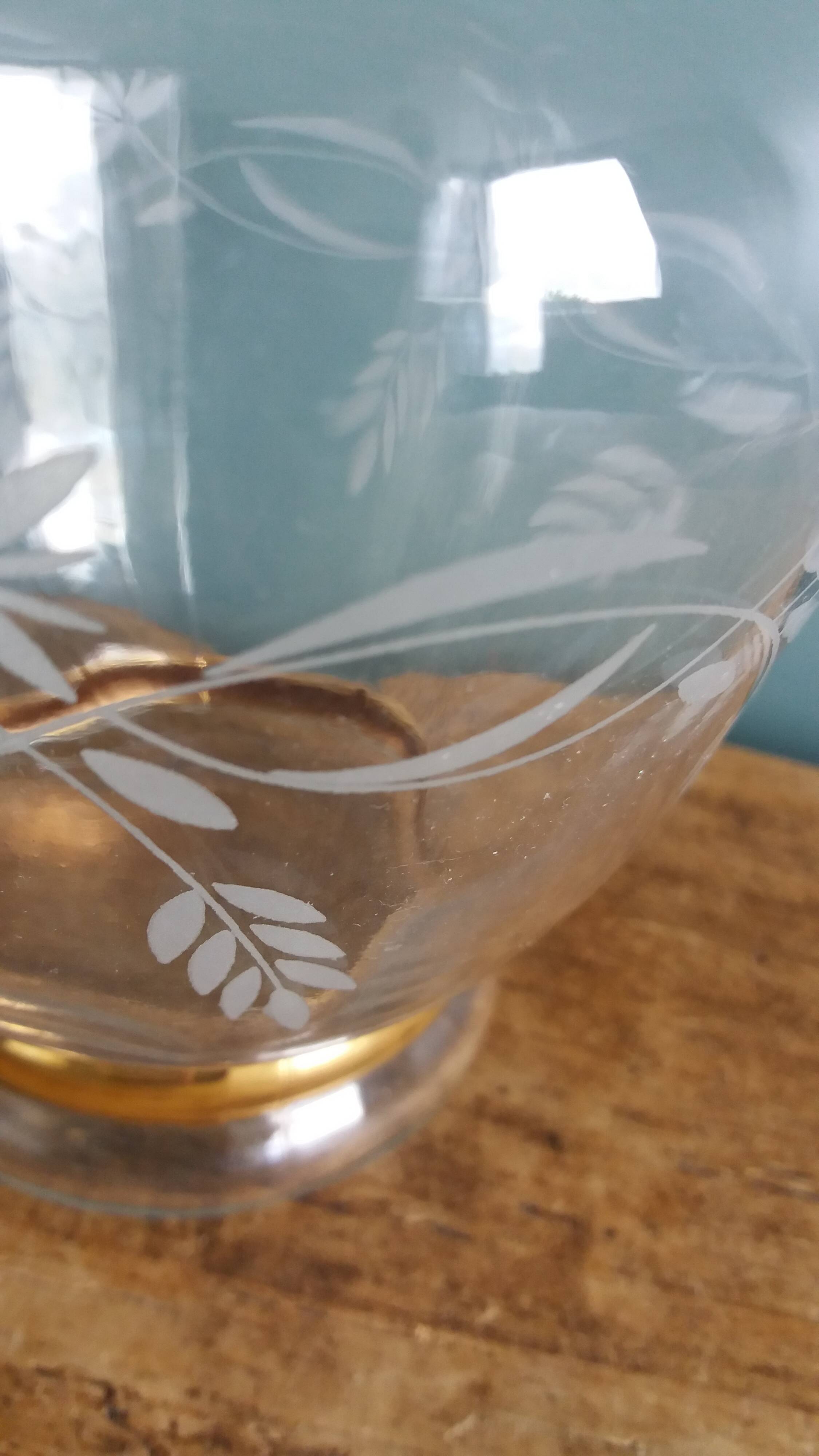 Carafe à liqueur avec bouchon, décor fleurs et dorures