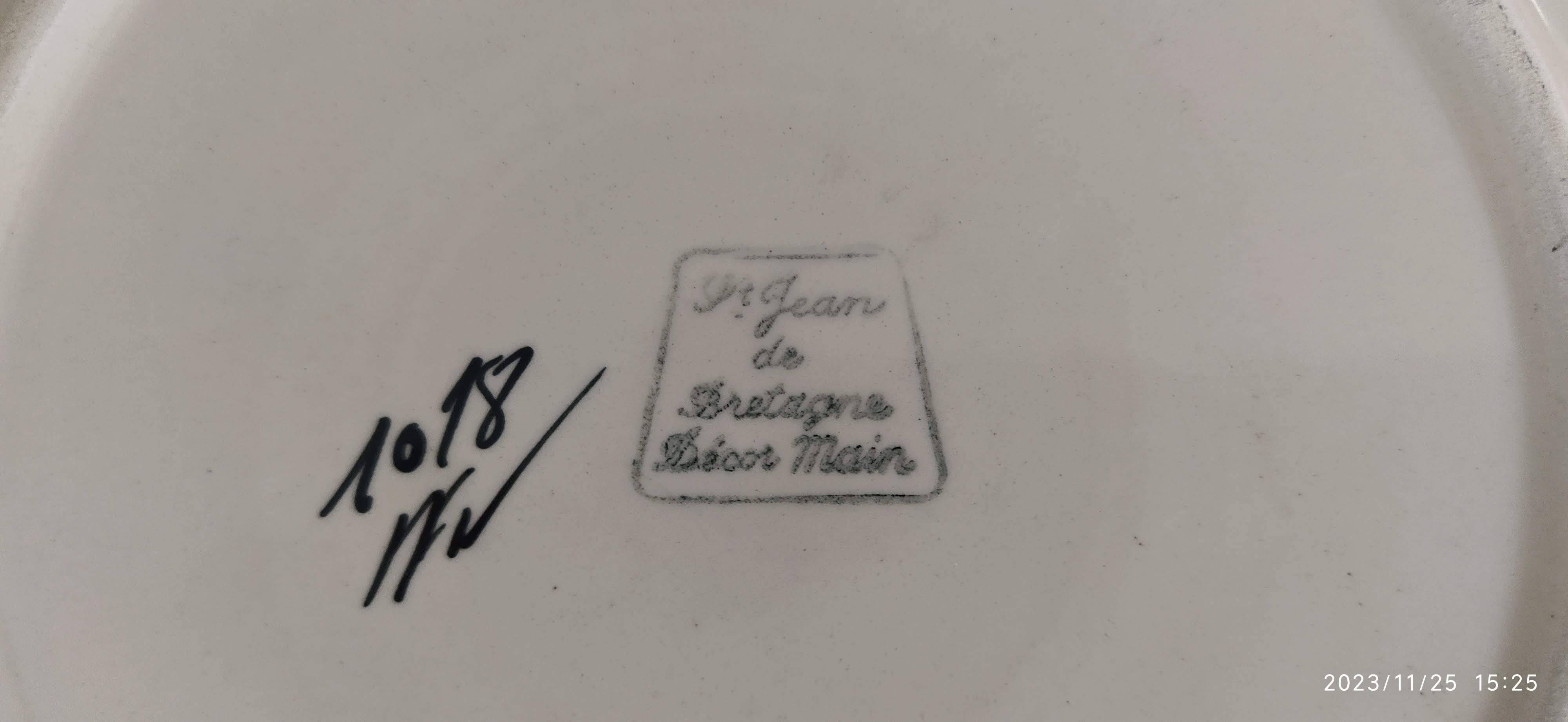 Earthenware plate from St Jean de Bretagne