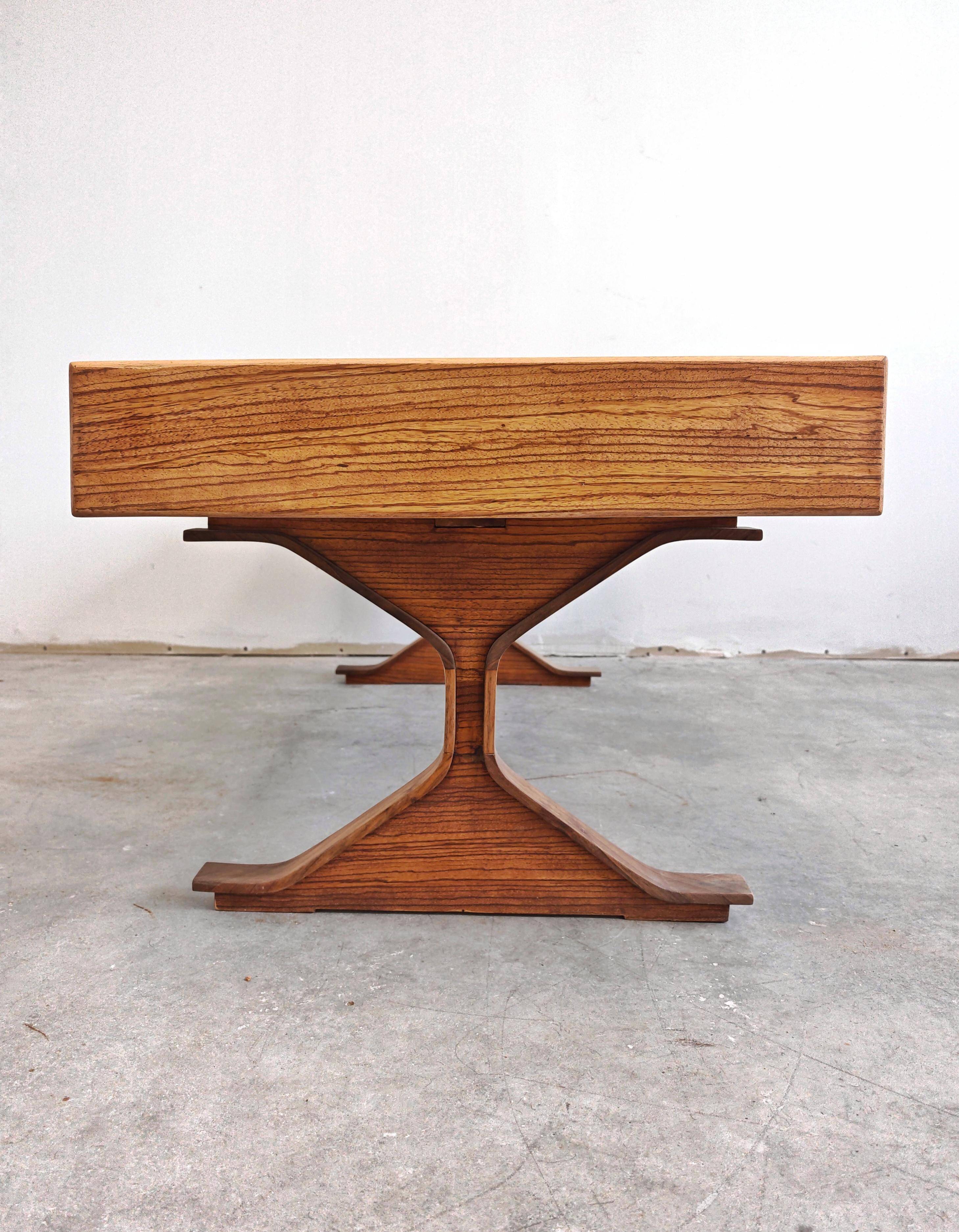 Table basse Mid Century Modern Gianfranco Frattini bois de Zebrano