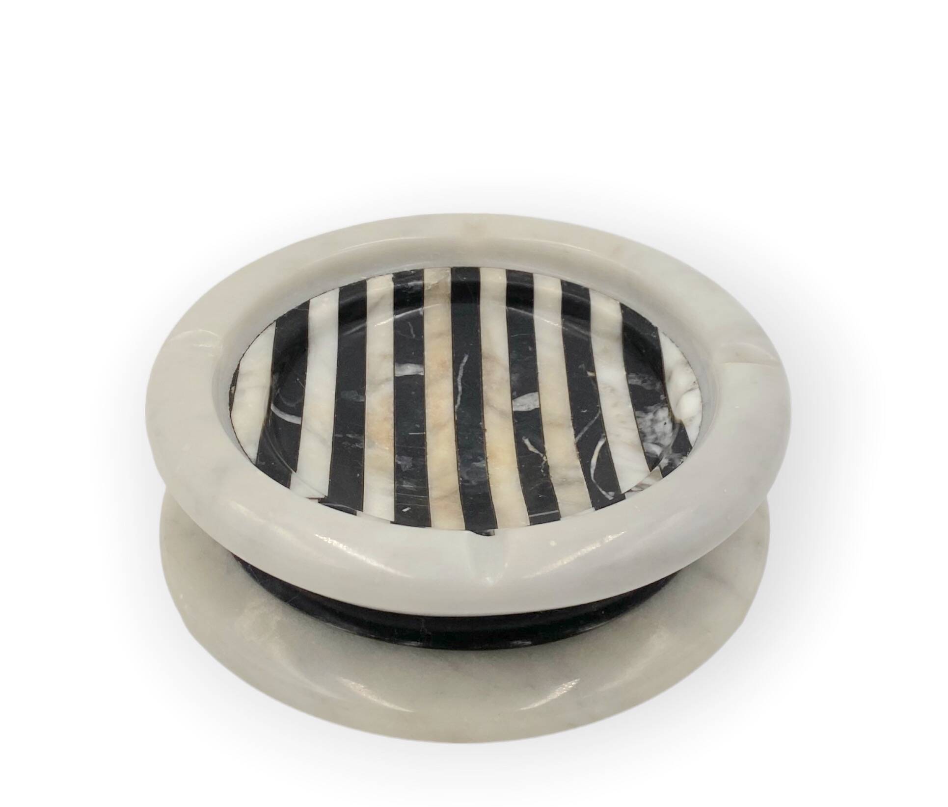 Black and white marble inlays ashtray, Casigliani Italy, 1970s