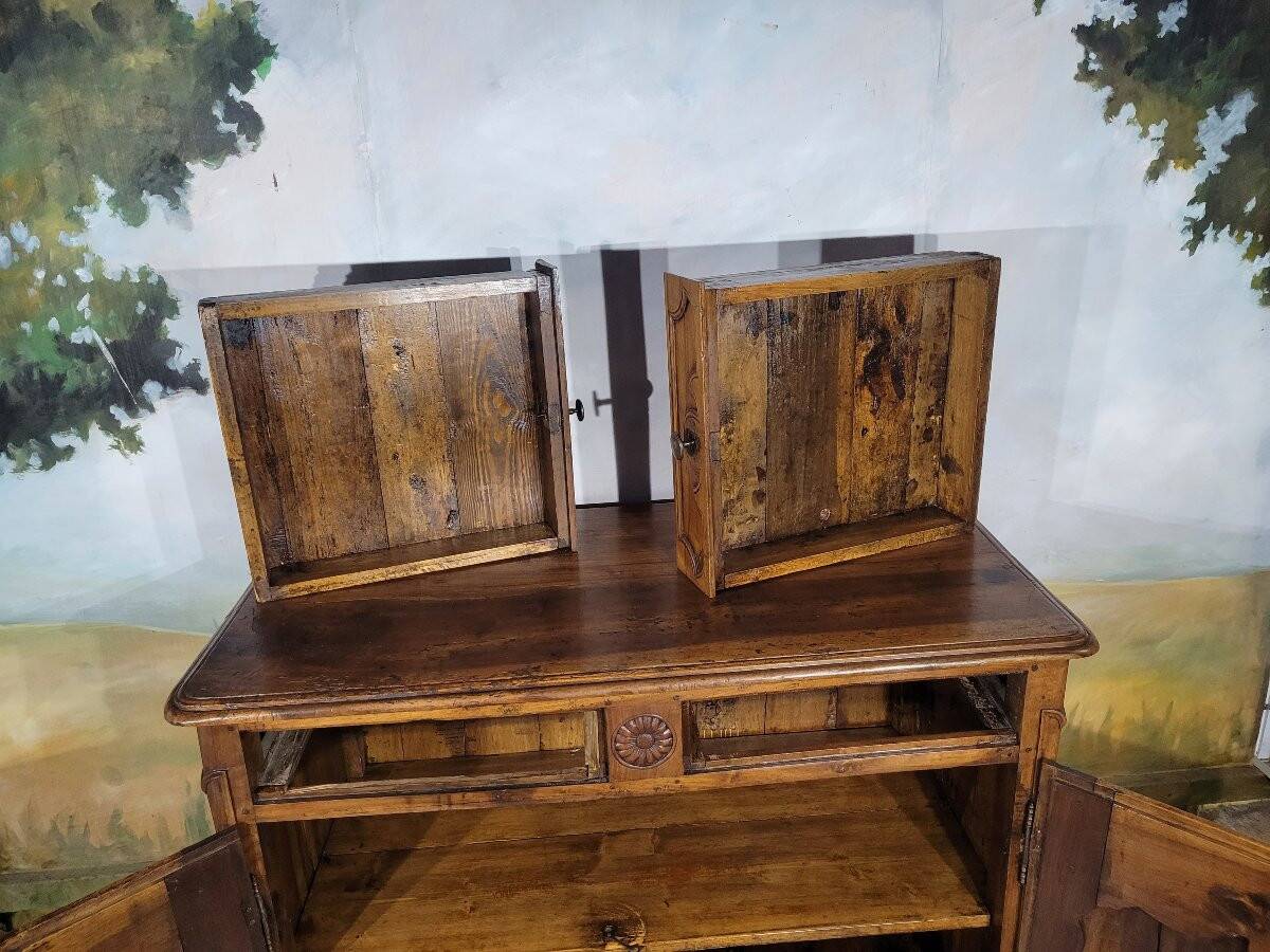 Low walnut buffet from the 18th century.