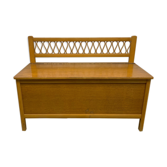 Wooden and wicker box/bench
