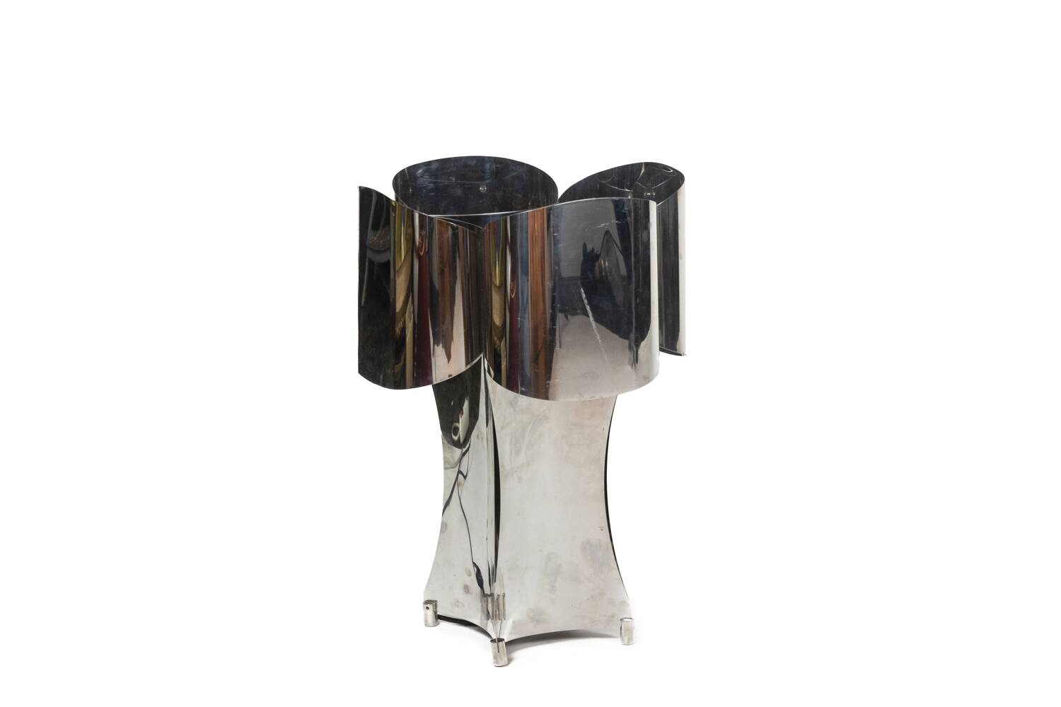 “Quadrilobe” lamp in polished metal. 1970s.