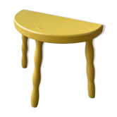 Tabouret tripode jaune ocre