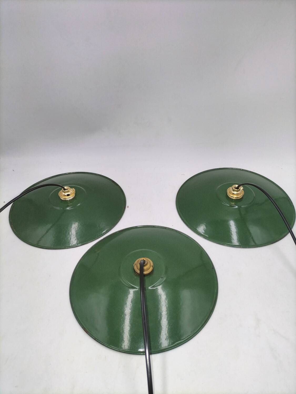 Enamelled sheet metal suspensions